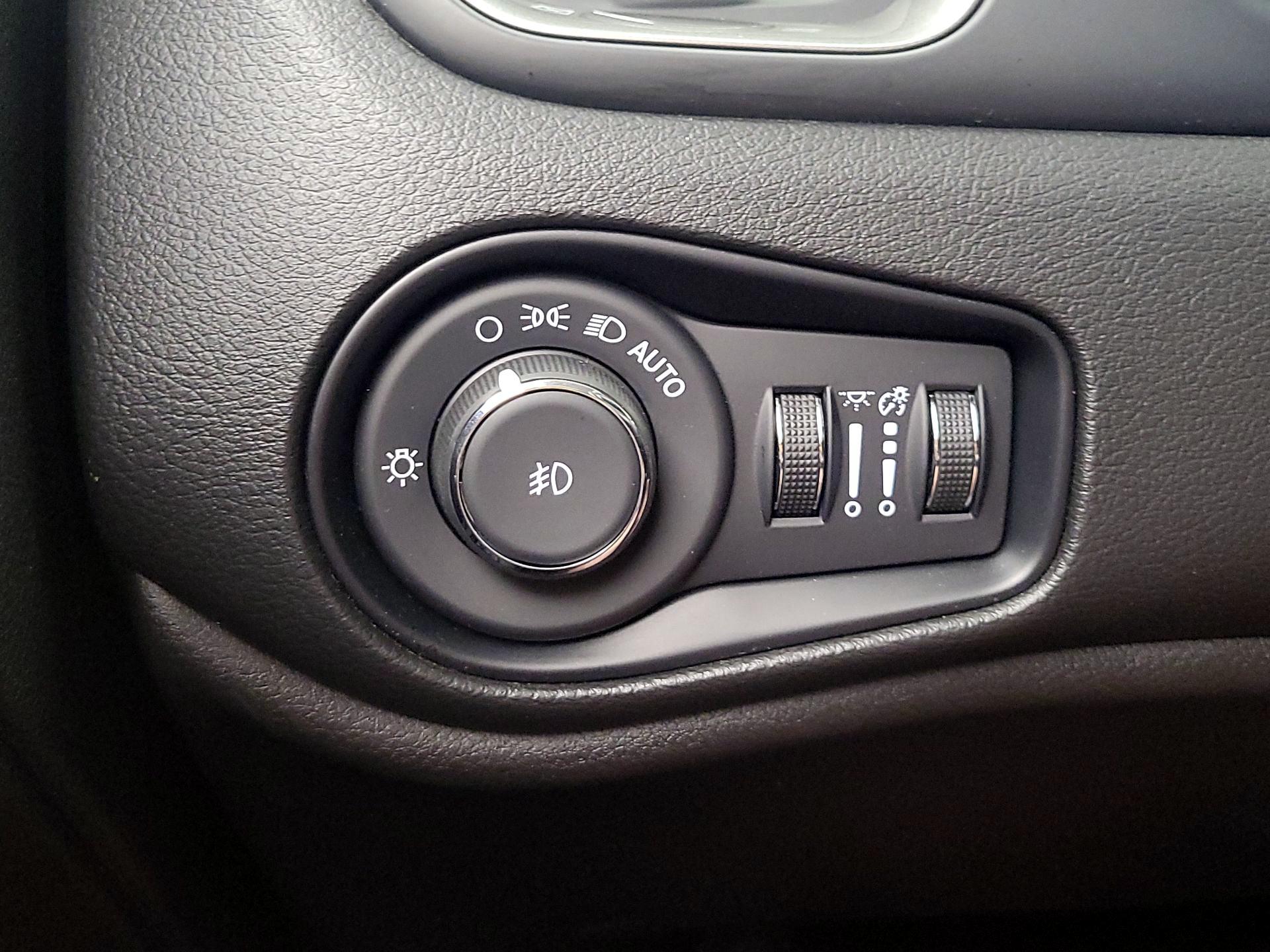 Thumbnail: 2022 Jeep Renegade - 13