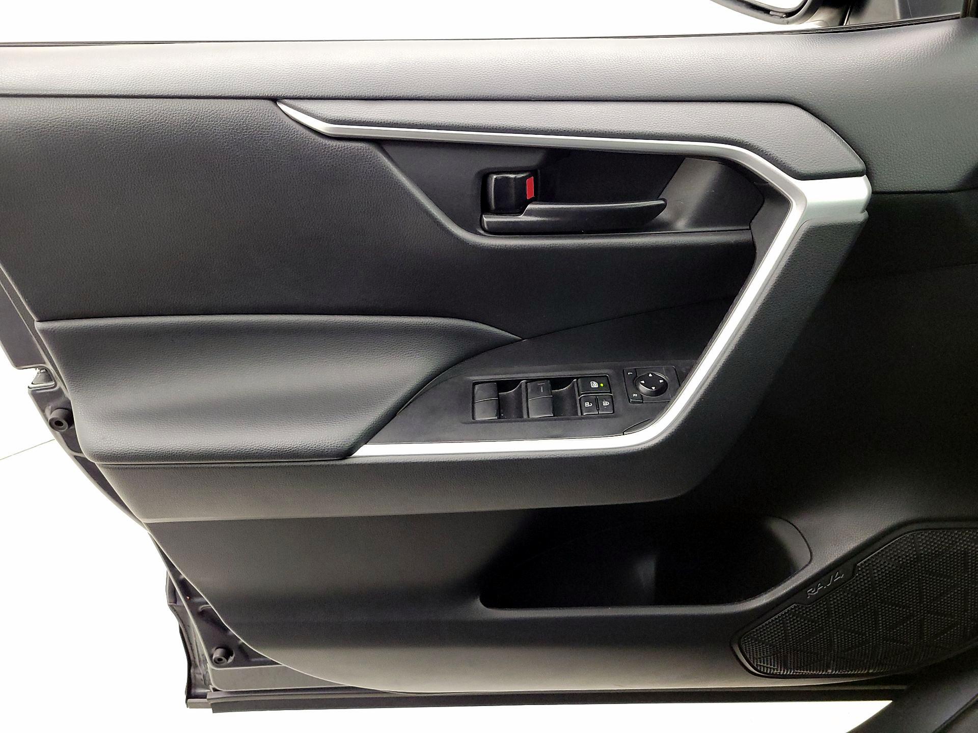Thumbnail: 2022 Toyota RAV4 - 12