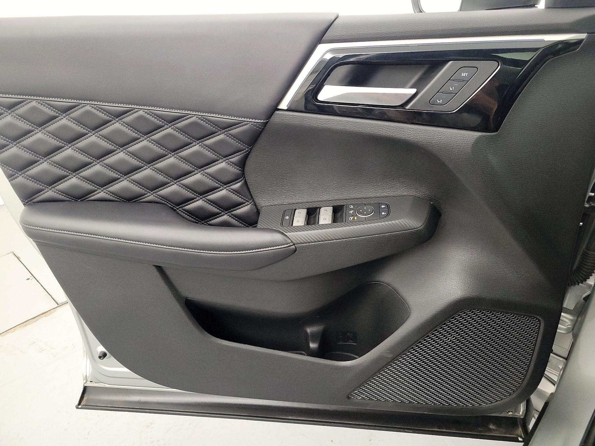 Thumbnail: 2023 Mitsubishi Outlander - 12