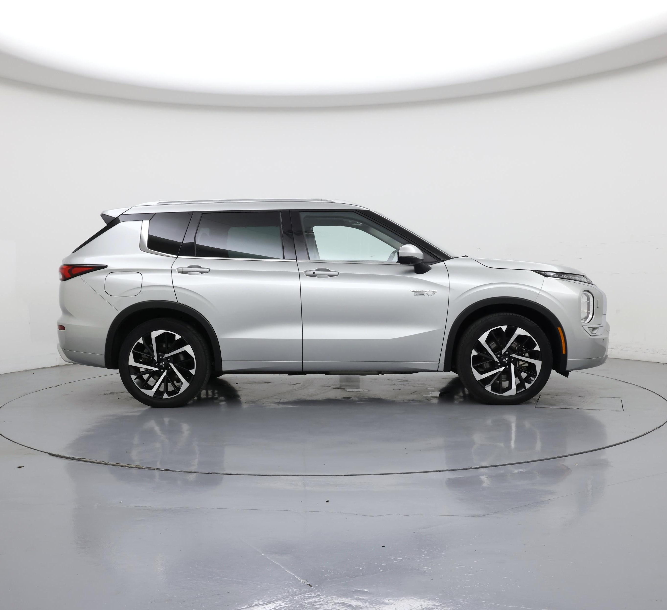 Thumbnail: 2023 Mitsubishi Outlander - 7