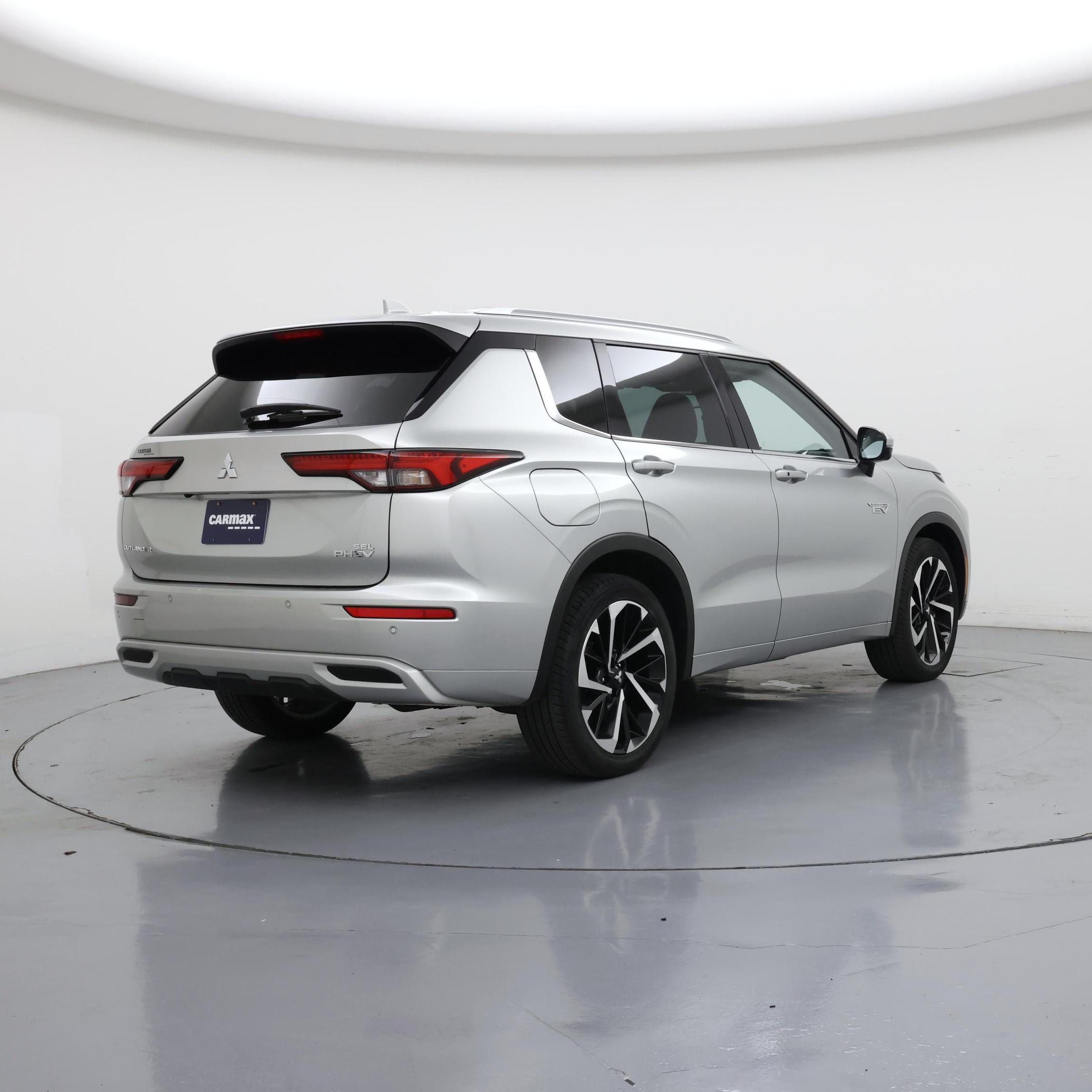 Thumbnail: 2023 Mitsubishi Outlander - 8