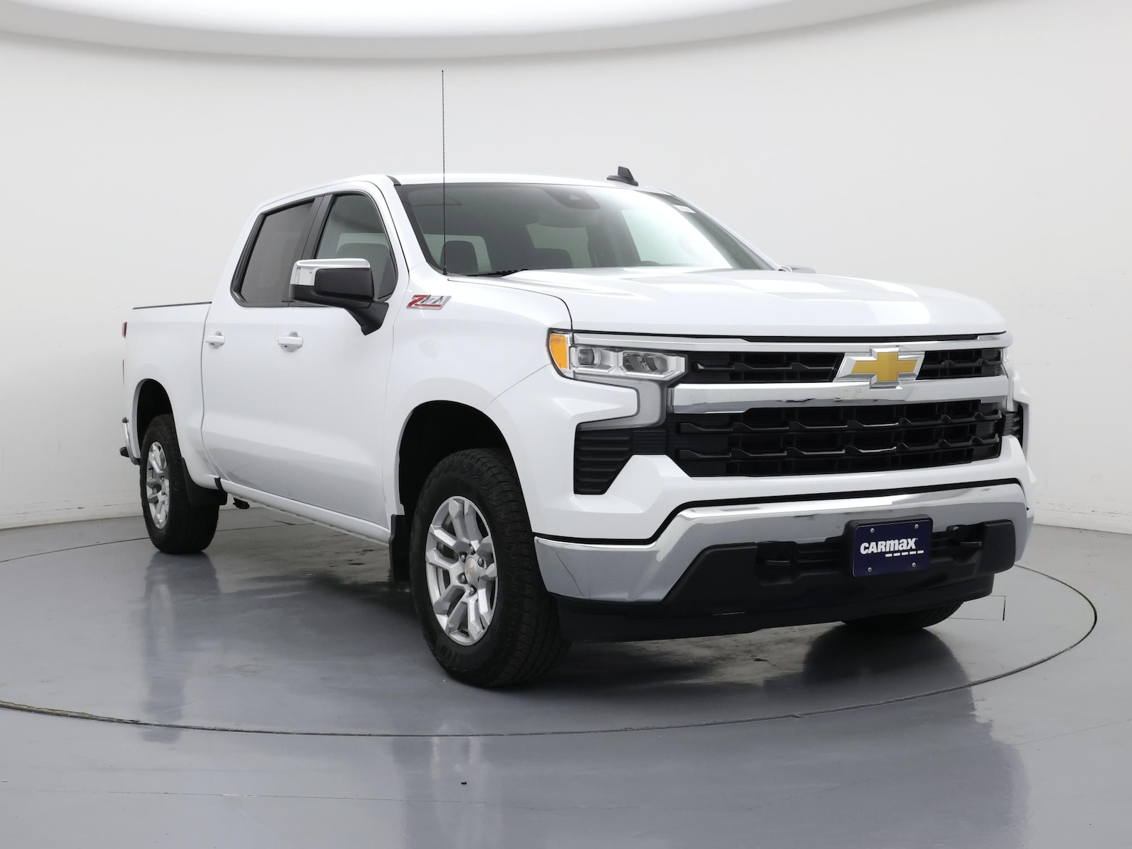 2023 Chevrolet Silverado 1500 LT - Photo 2