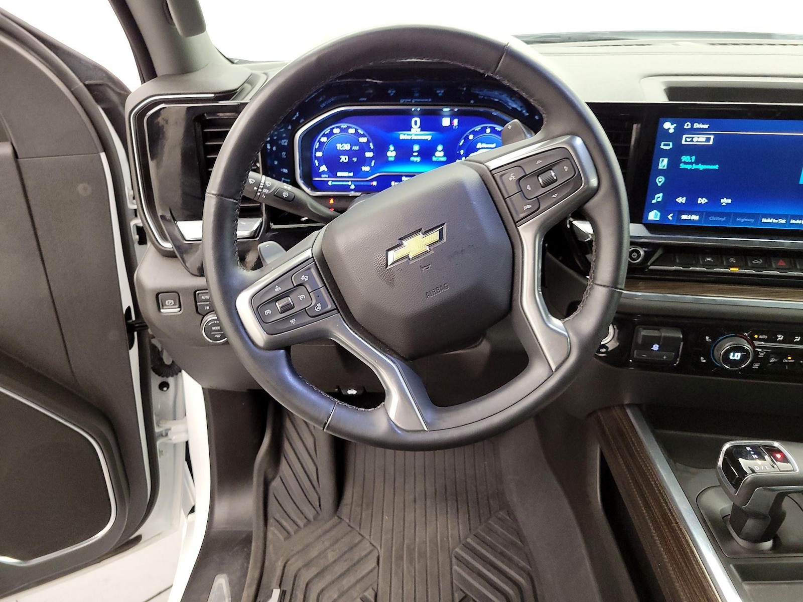 2023 Chevrolet Silverado 1500 LT - Photo 11