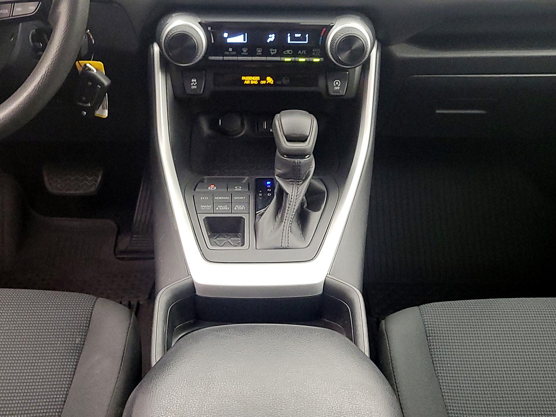 Thumbnail: 2021 Toyota RAV4 - 17