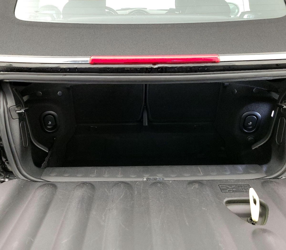 Trunk/Cargo (Seats Up)