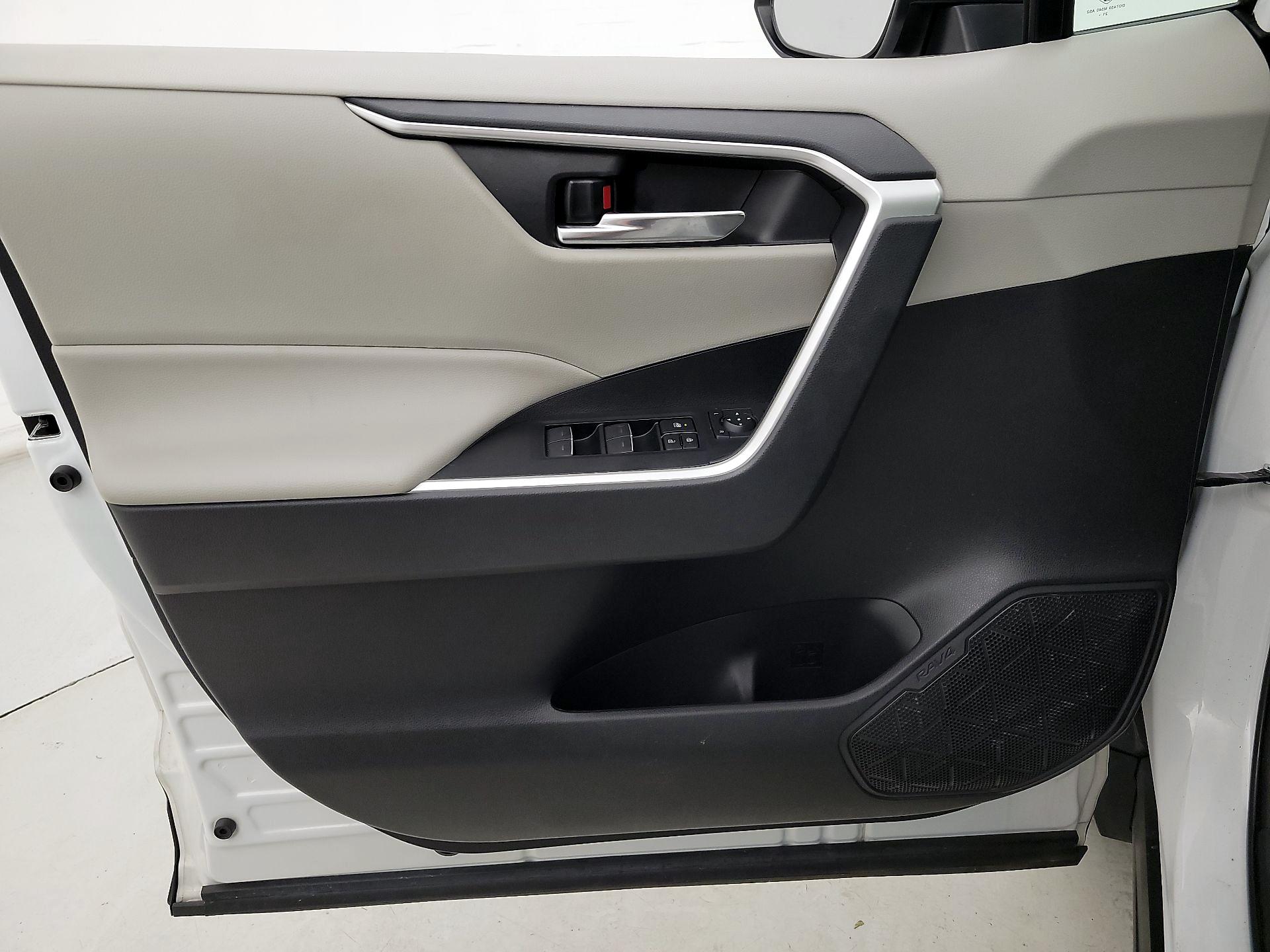 Thumbnail: 2022 Toyota RAV4 - 12