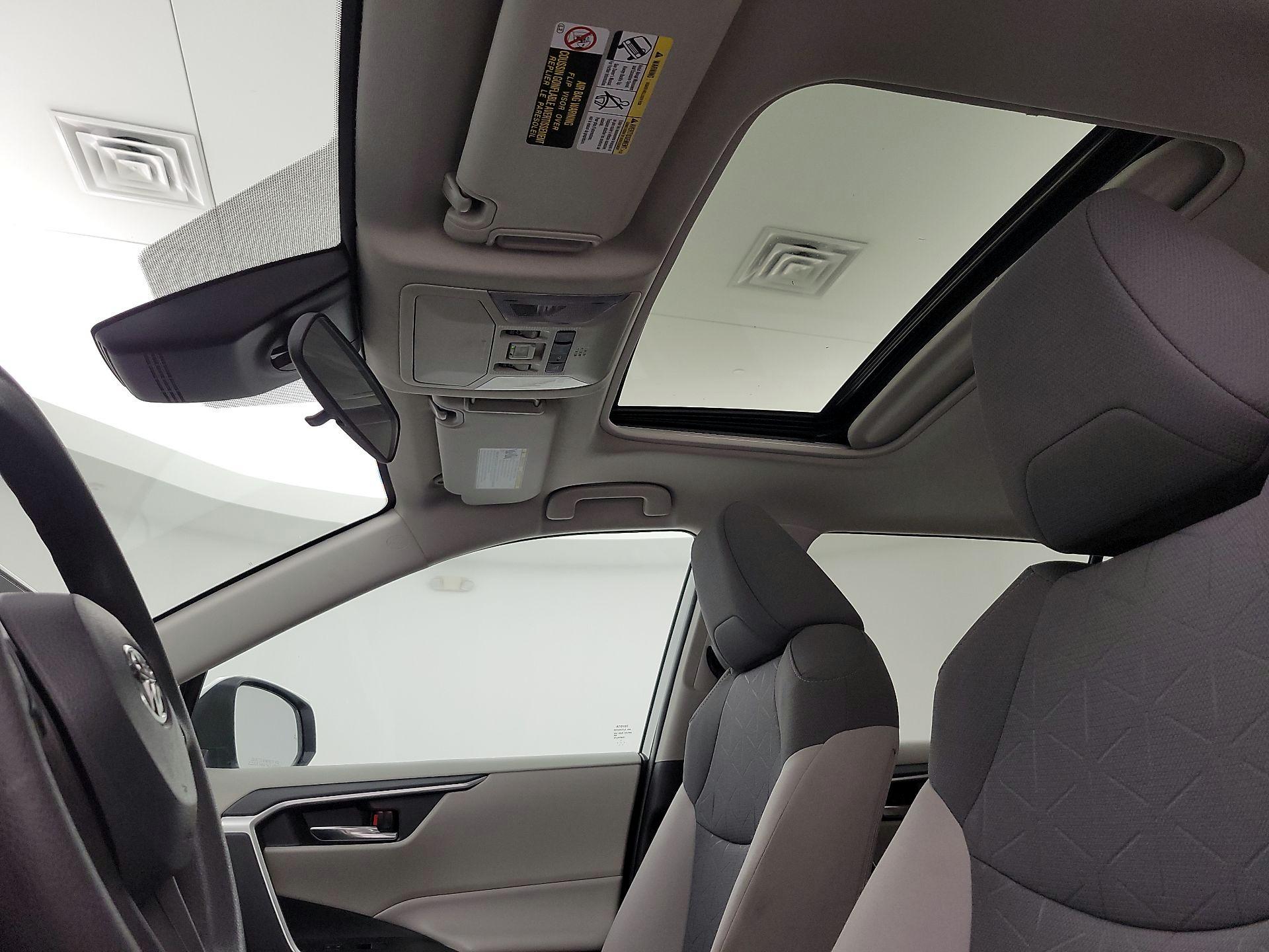 Thumbnail: 2022 Toyota RAV4 - 20