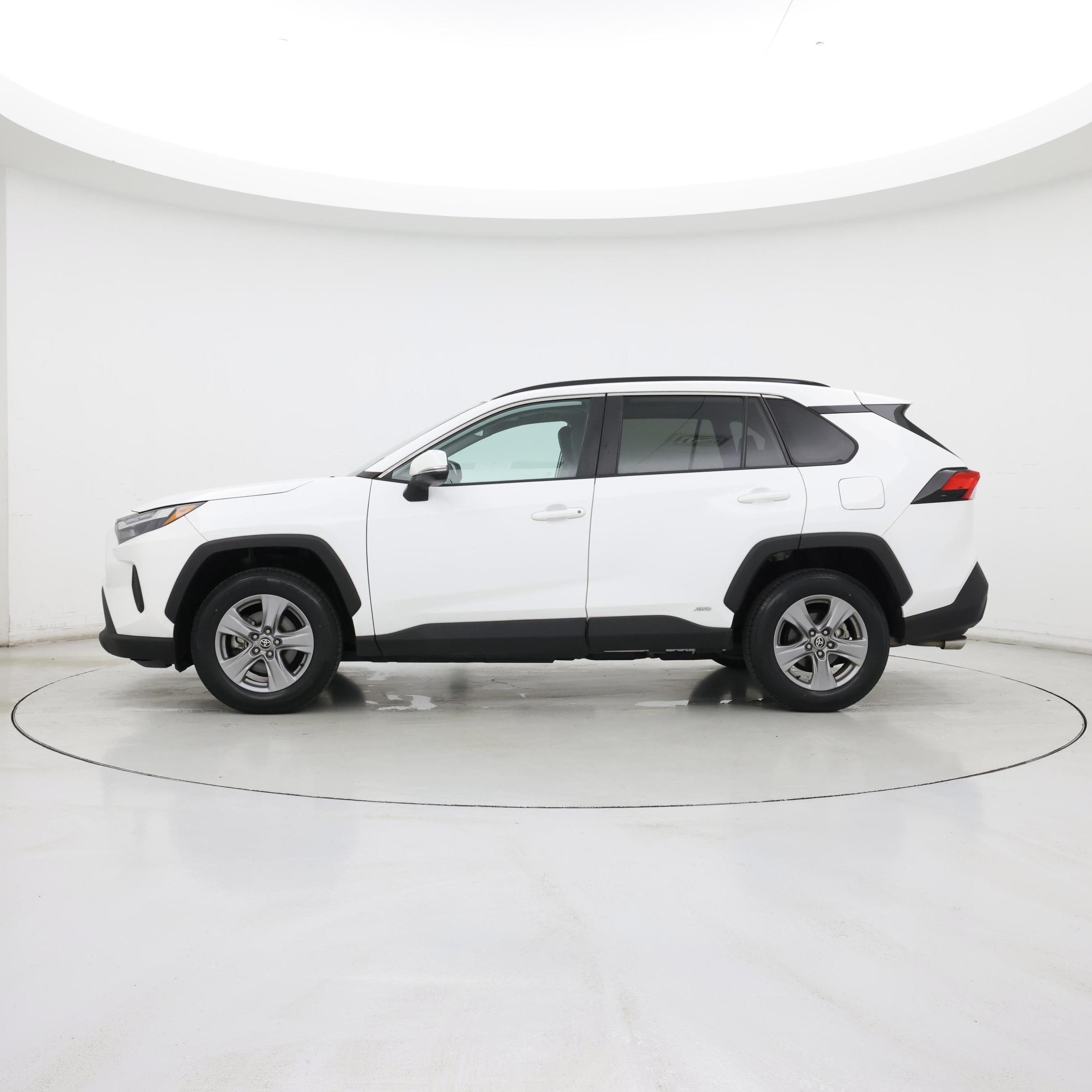 Thumbnail: 2022 Toyota RAV4 - 3