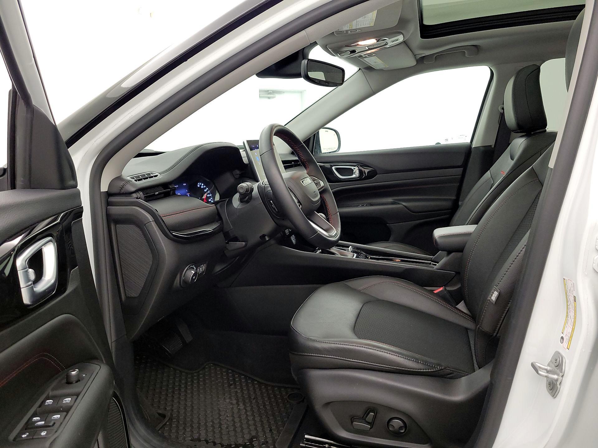 Thumbnail: 2022 Jeep Compass - 11