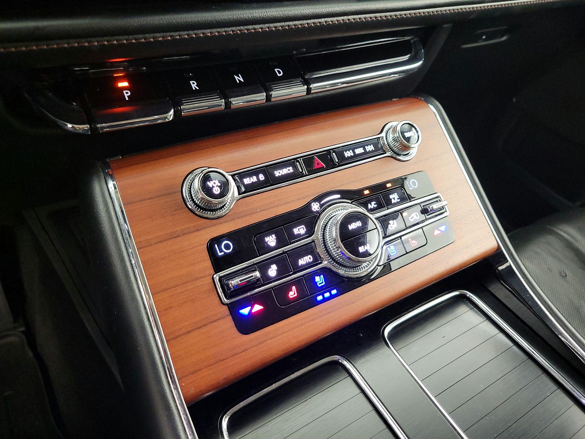 Thumbnail: 2020 Lincoln Aviator - 17