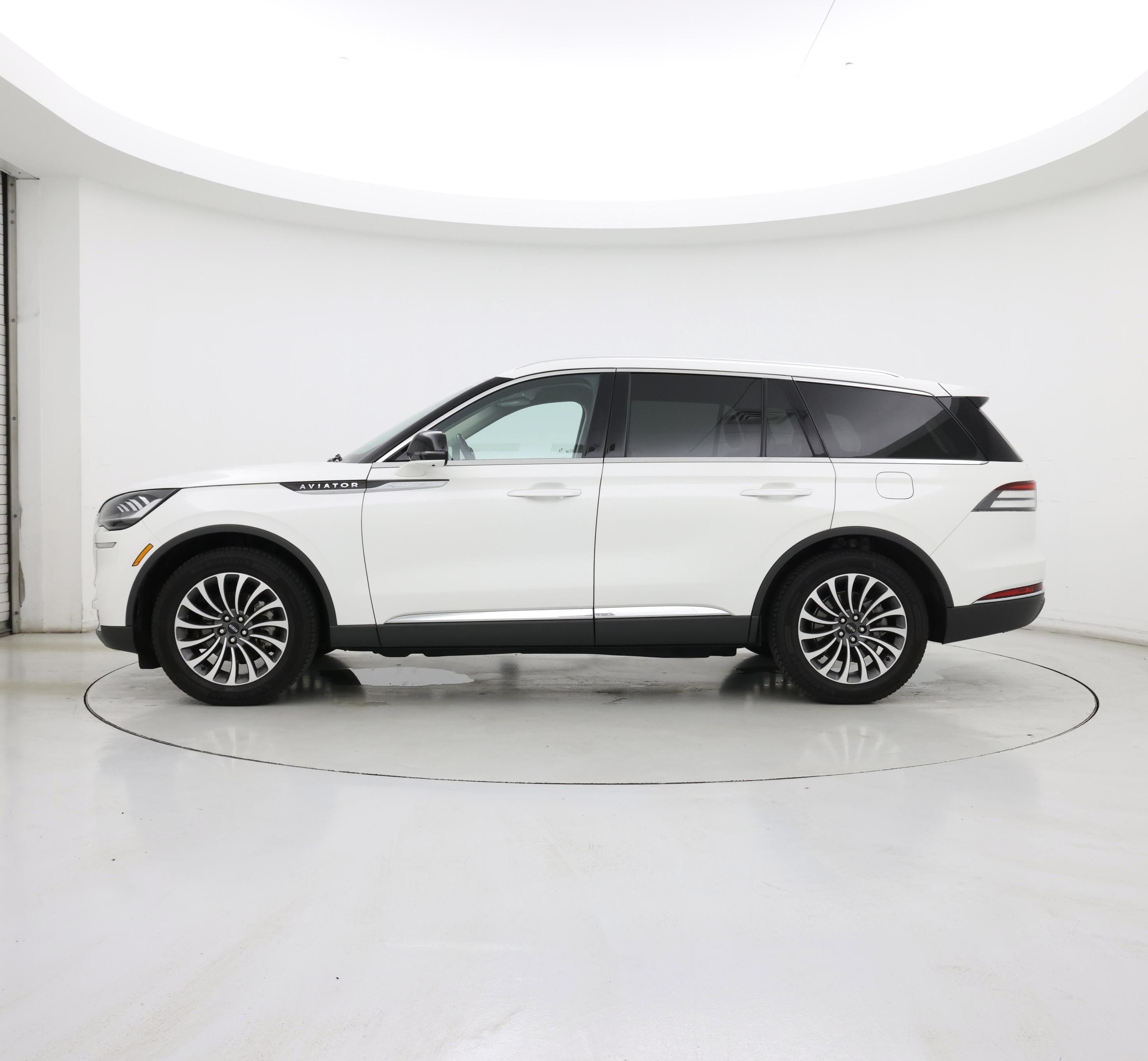 Thumbnail: 2020 Lincoln Aviator - 3