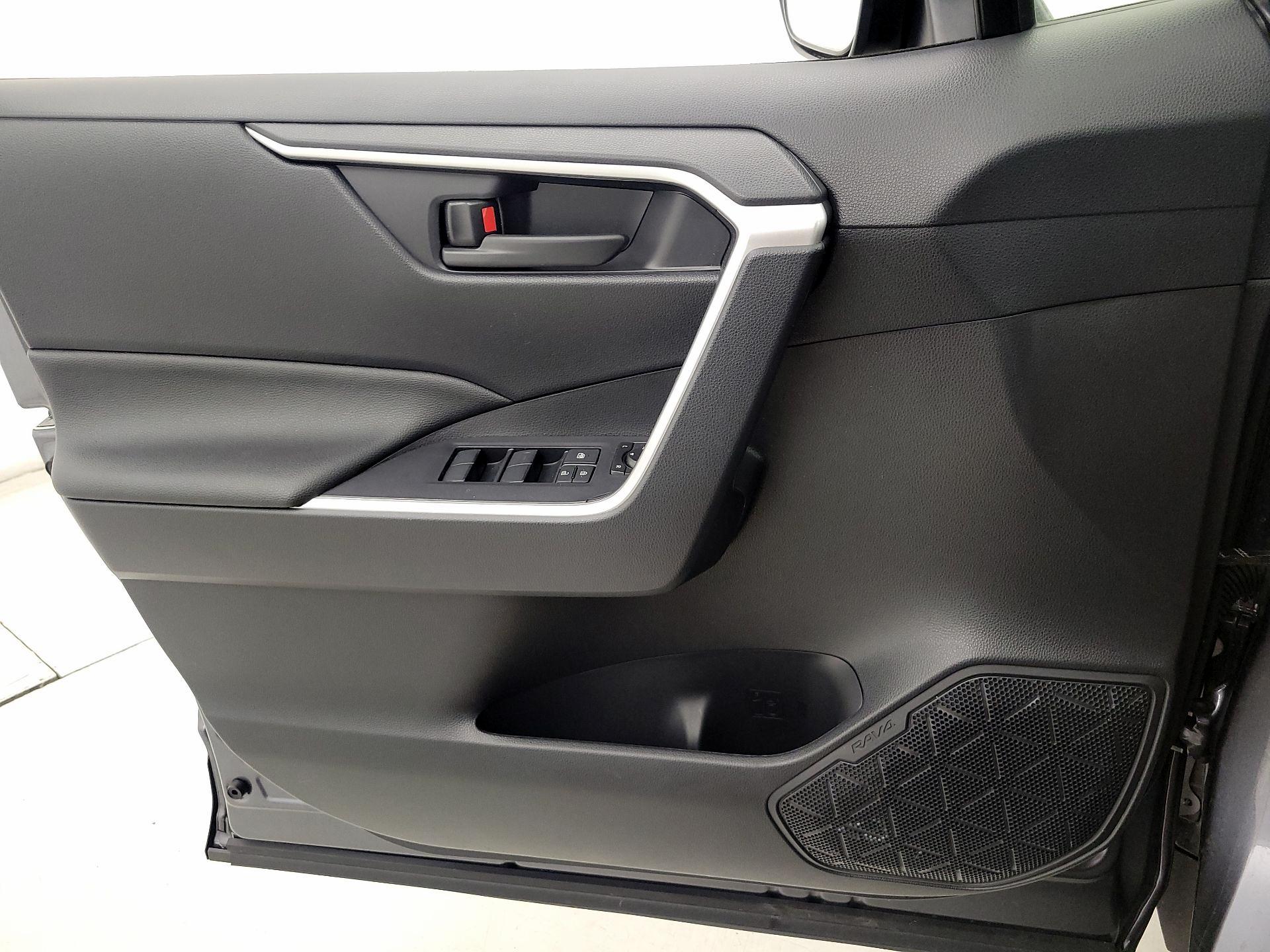 Thumbnail: 2025 Toyota RAV4 - 12