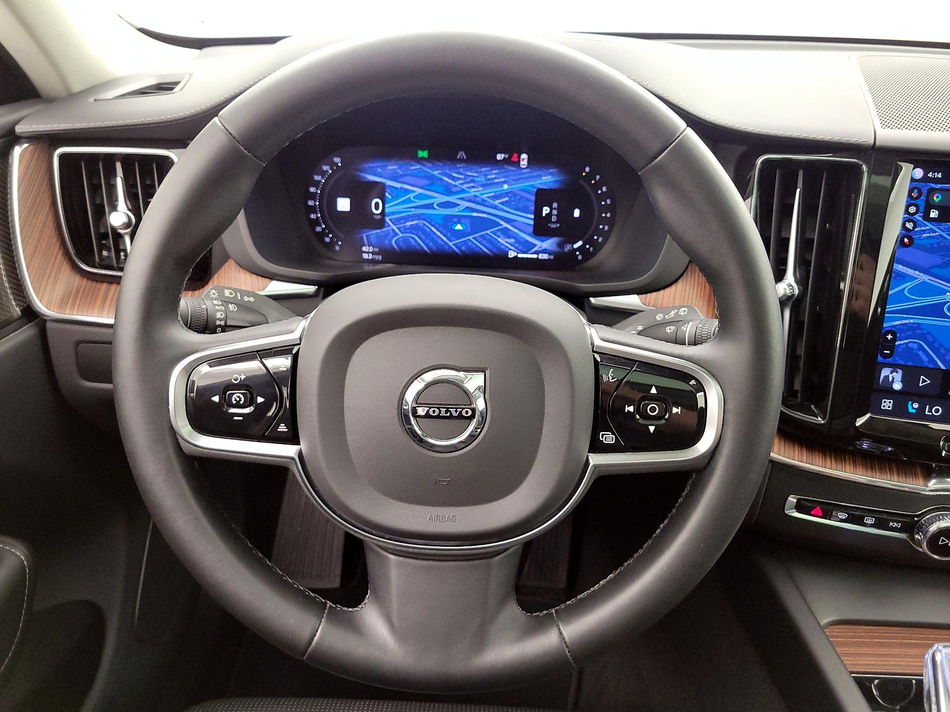 Thumbnail: 2023 Volvo XC60 - 10