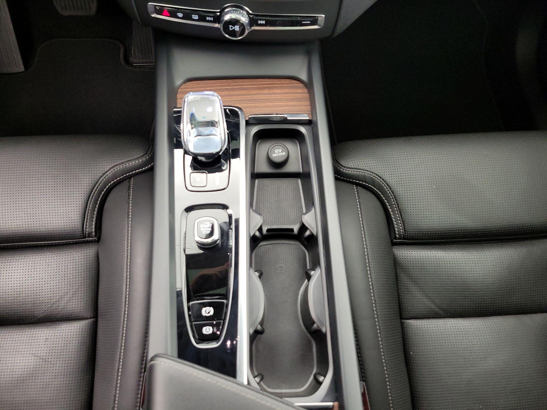 Thumbnail: 2023 Volvo XC60 - 18