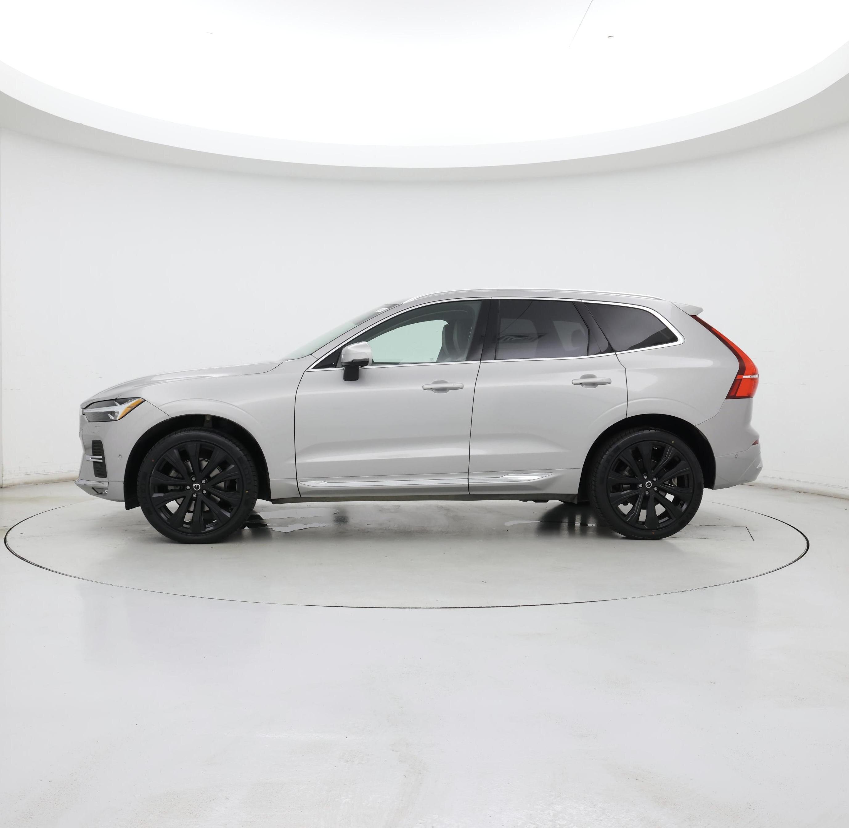 Thumbnail: 2023 Volvo XC60 - 3