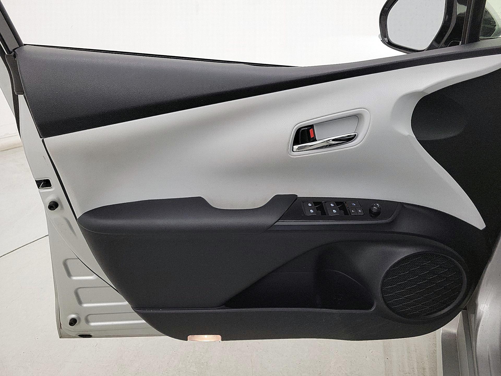 Thumbnail: 2017 Toyota Prius - 12