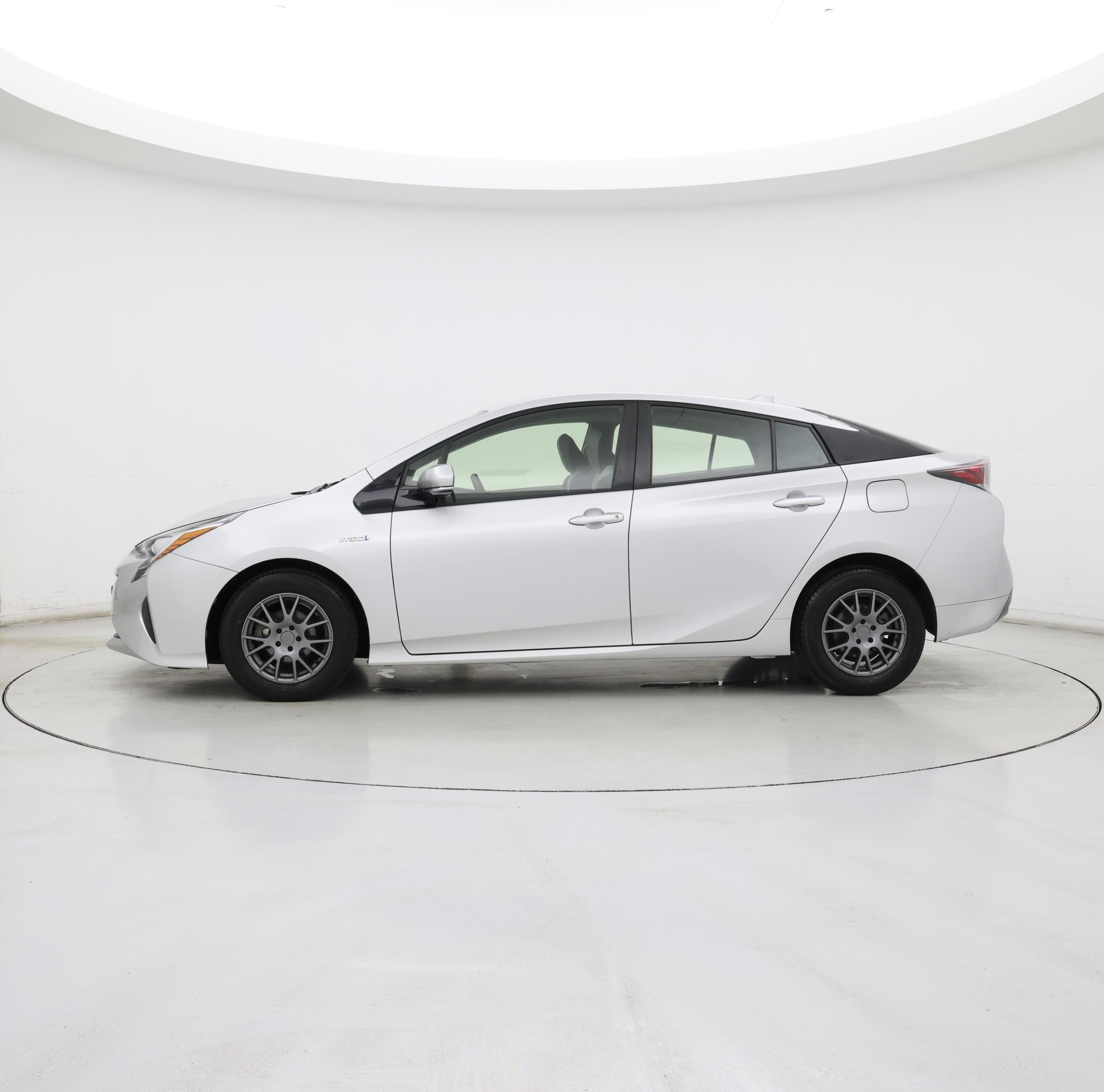 Thumbnail: 2017 Toyota Prius - 3