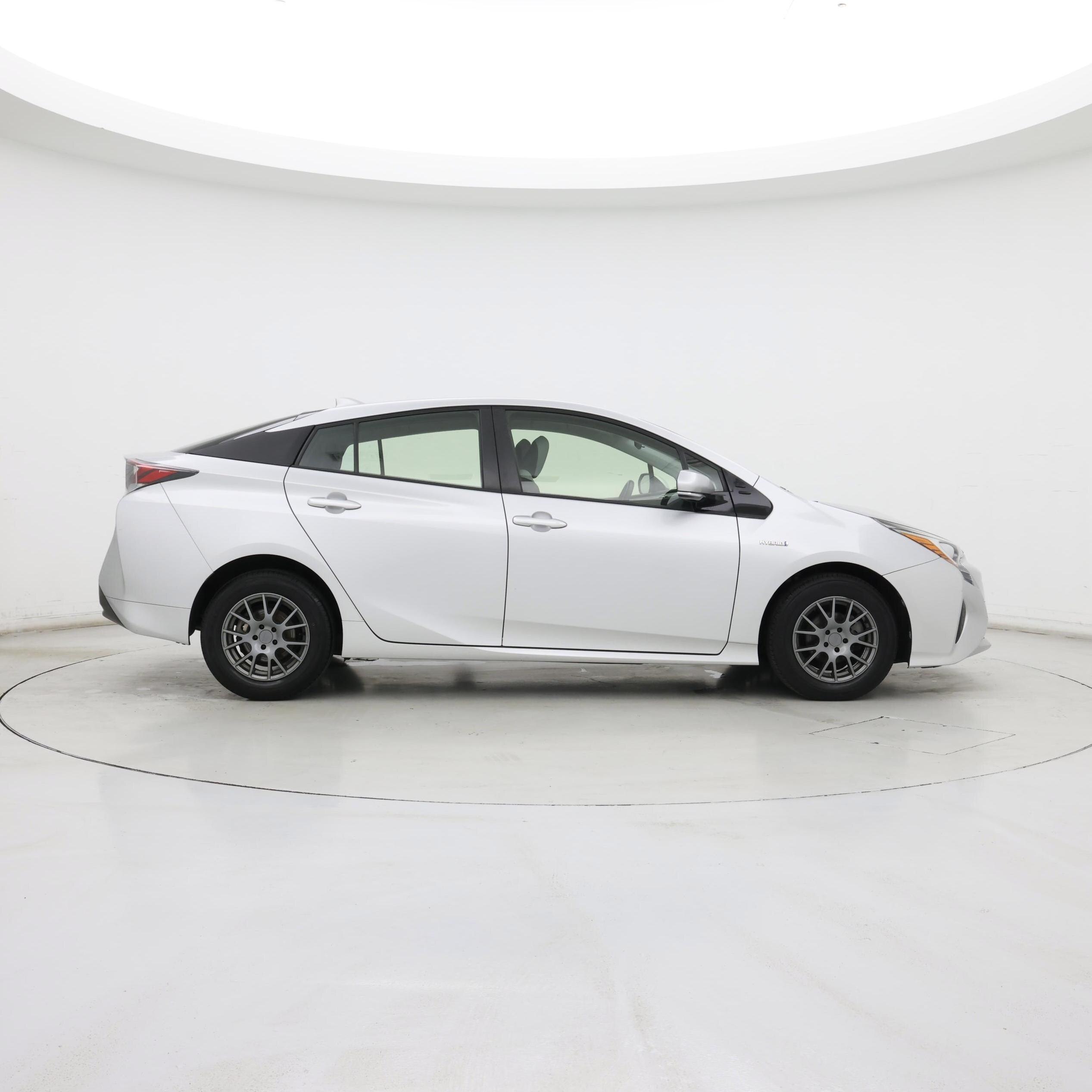 Thumbnail: 2017 Toyota Prius - 7