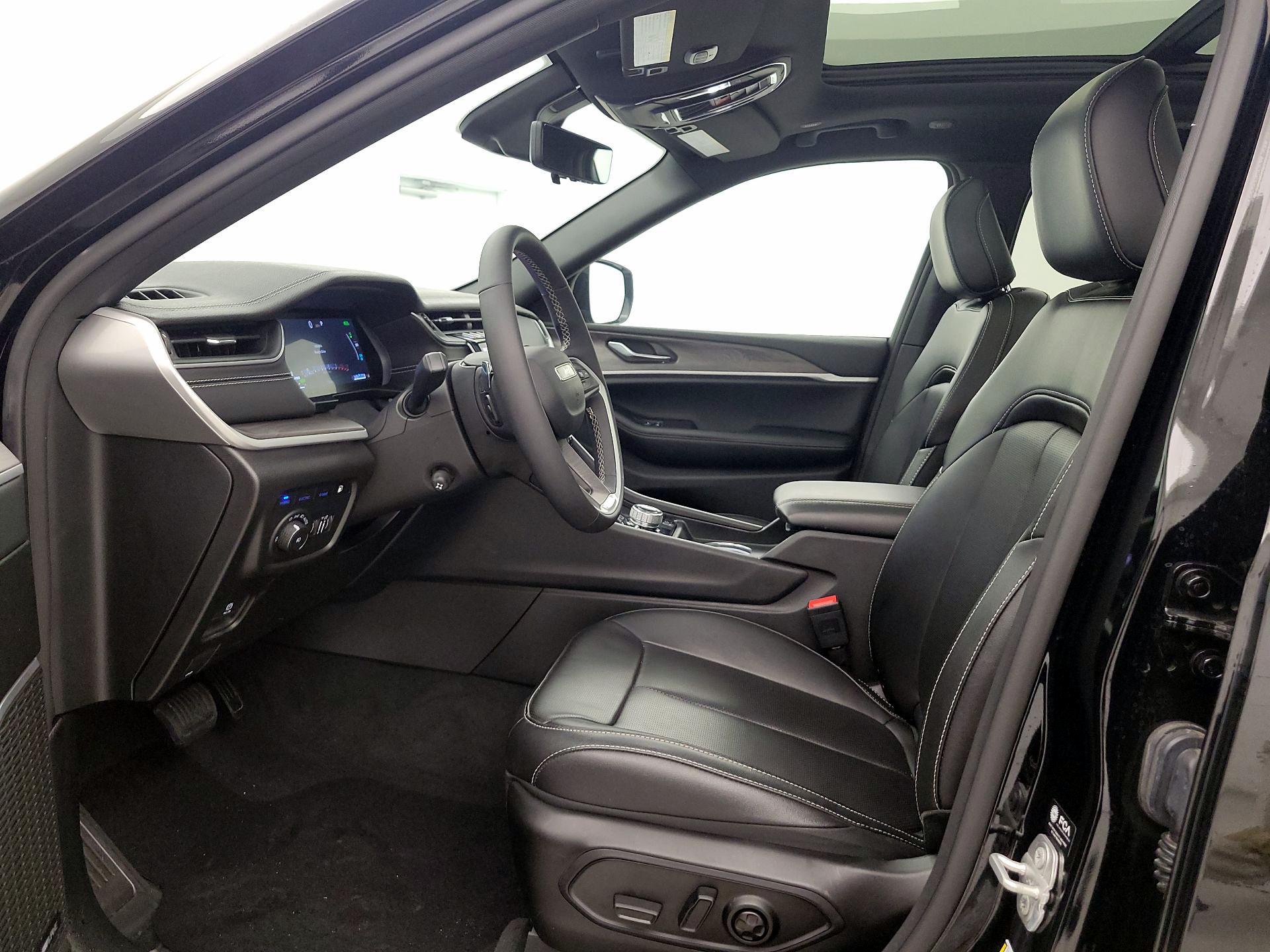 Thumbnail: 2024 Jeep Grand Cherokee - 11