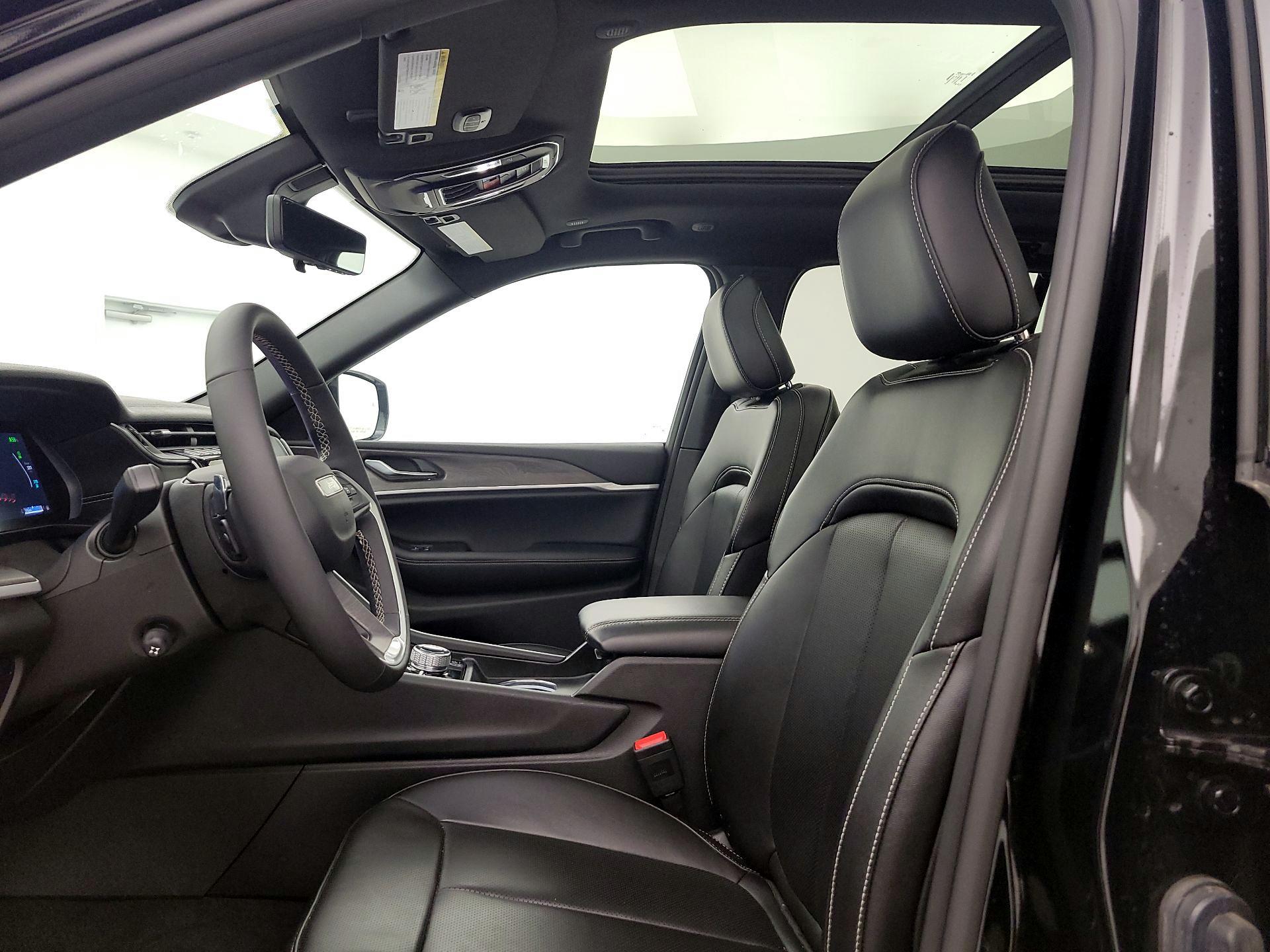 Thumbnail: 2024 Jeep Grand Cherokee - 19