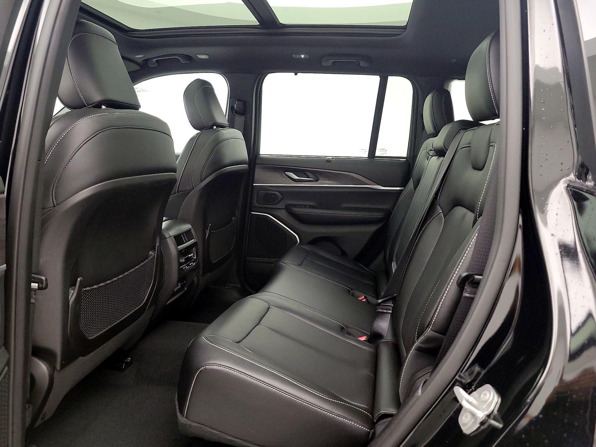 Thumbnail: 2024 Jeep Grand Cherokee - 20