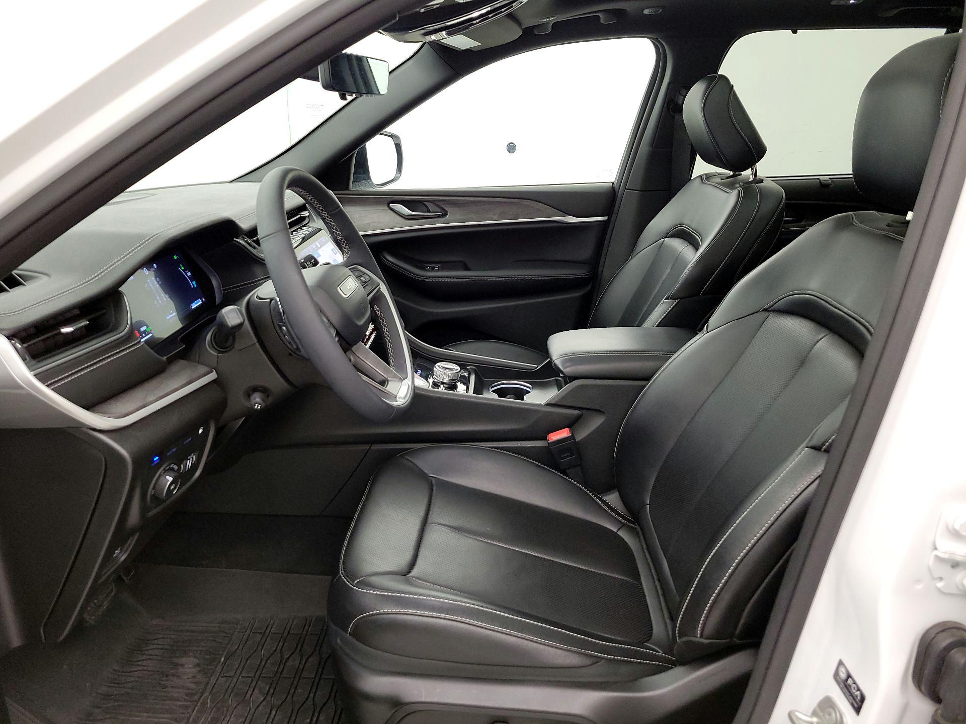 Thumbnail: 2024 Jeep Grand Cherokee - 11
