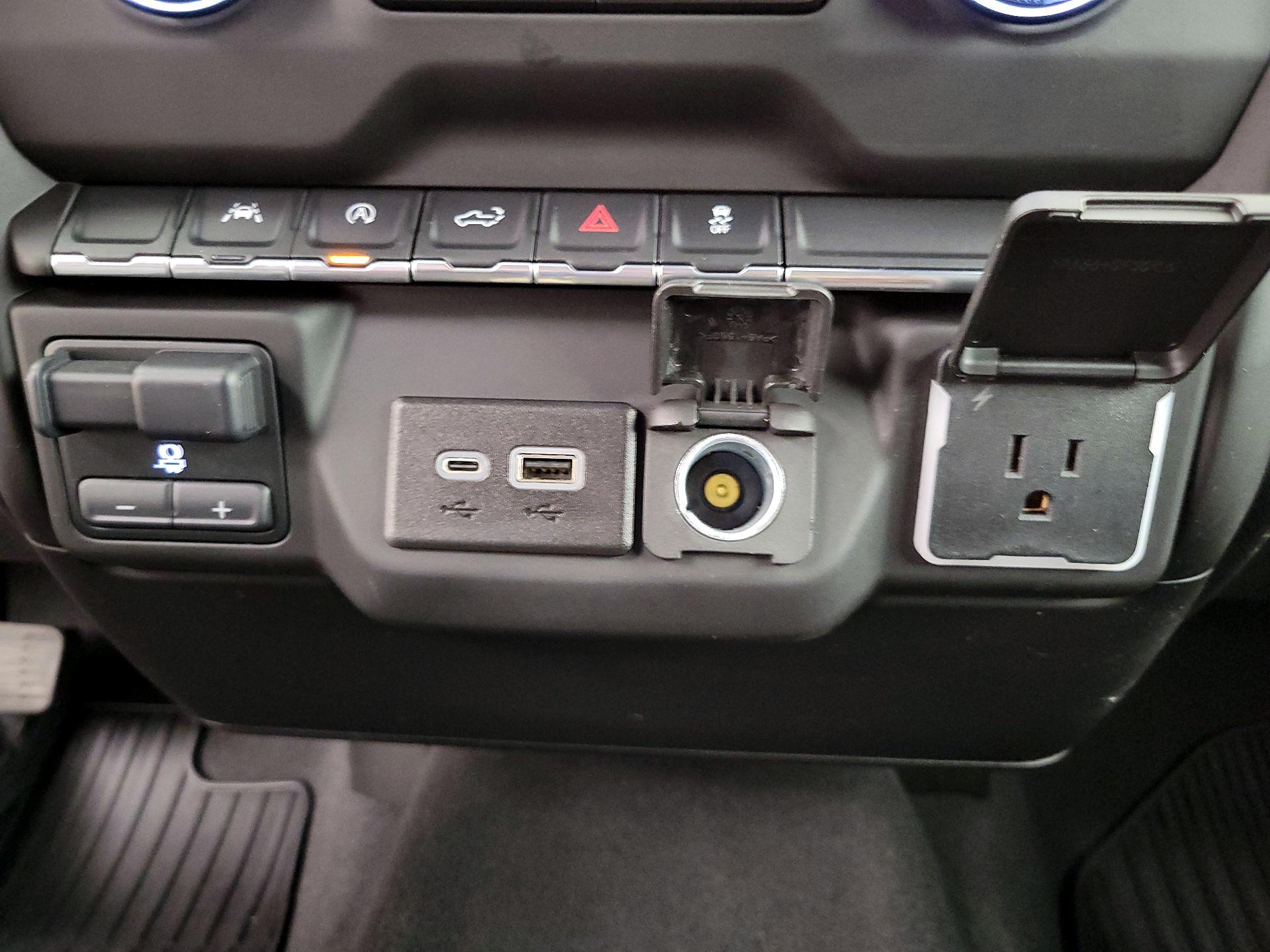 Thumbnail: 2024 Chevrolet Silverado 1500 - 18