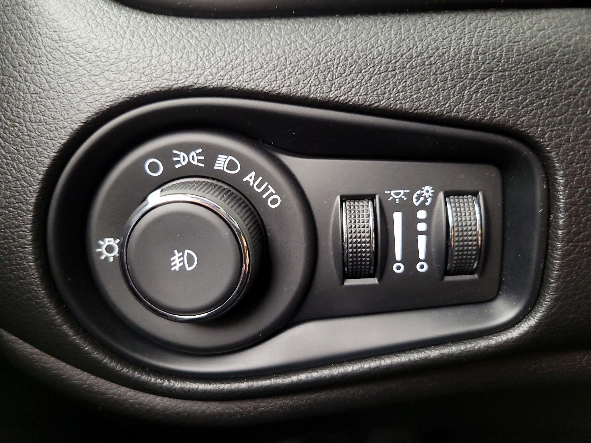 Thumbnail: 2022 Jeep Renegade - 13