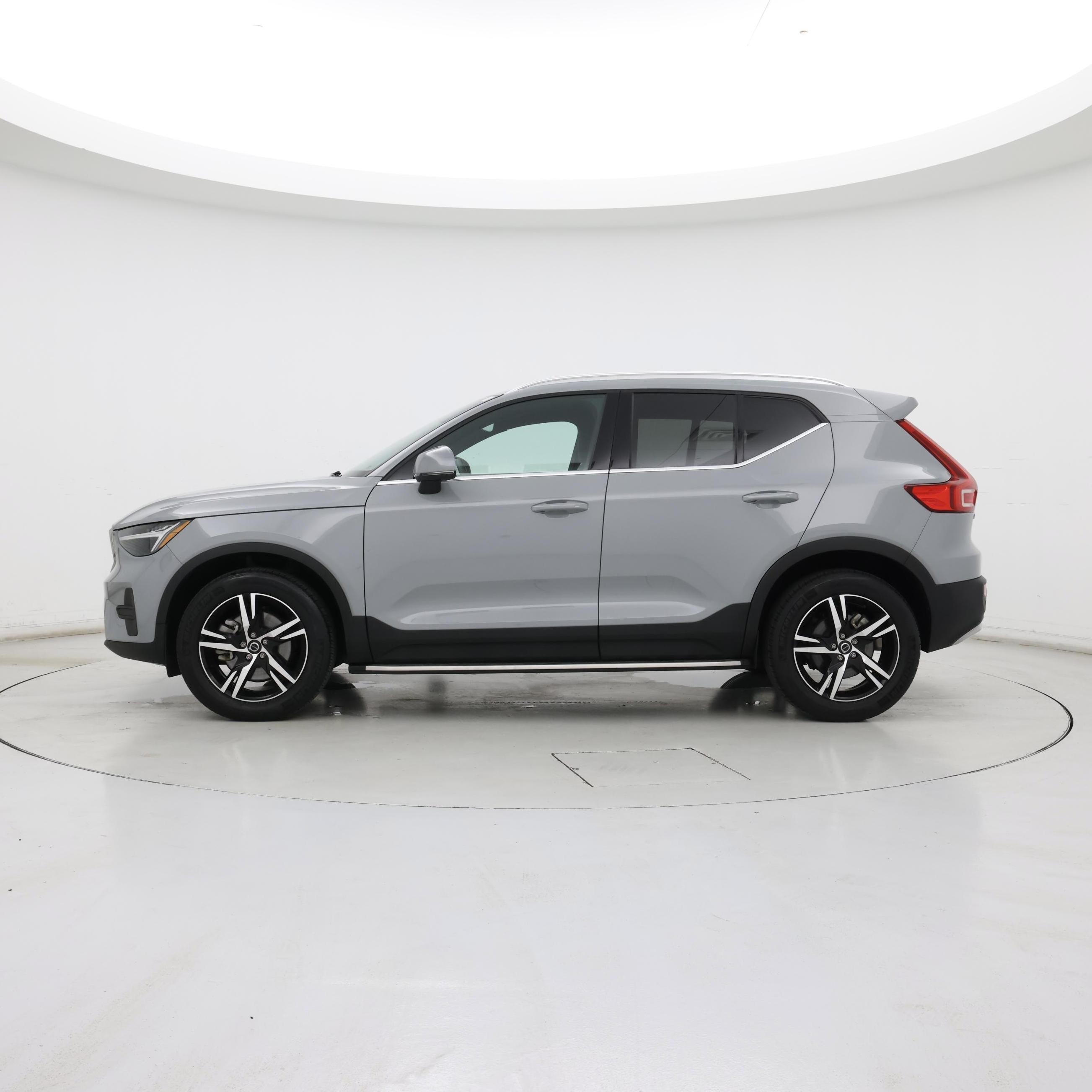 Thumbnail: 2024 Volvo XC40 - 3