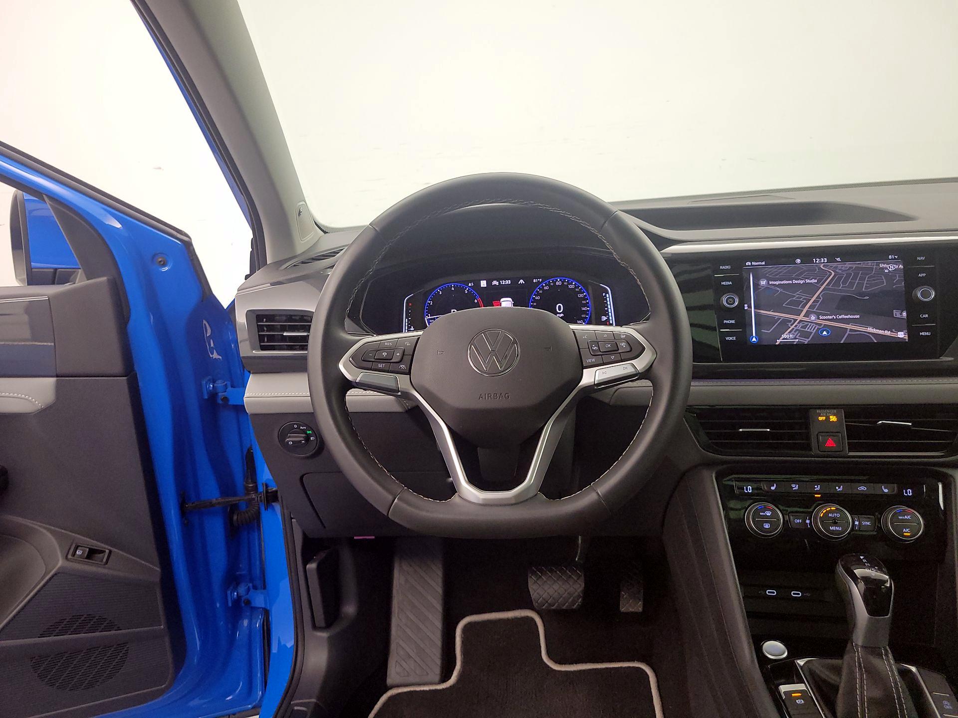 Thumbnail: 2023 Volkswagen Taos - 10