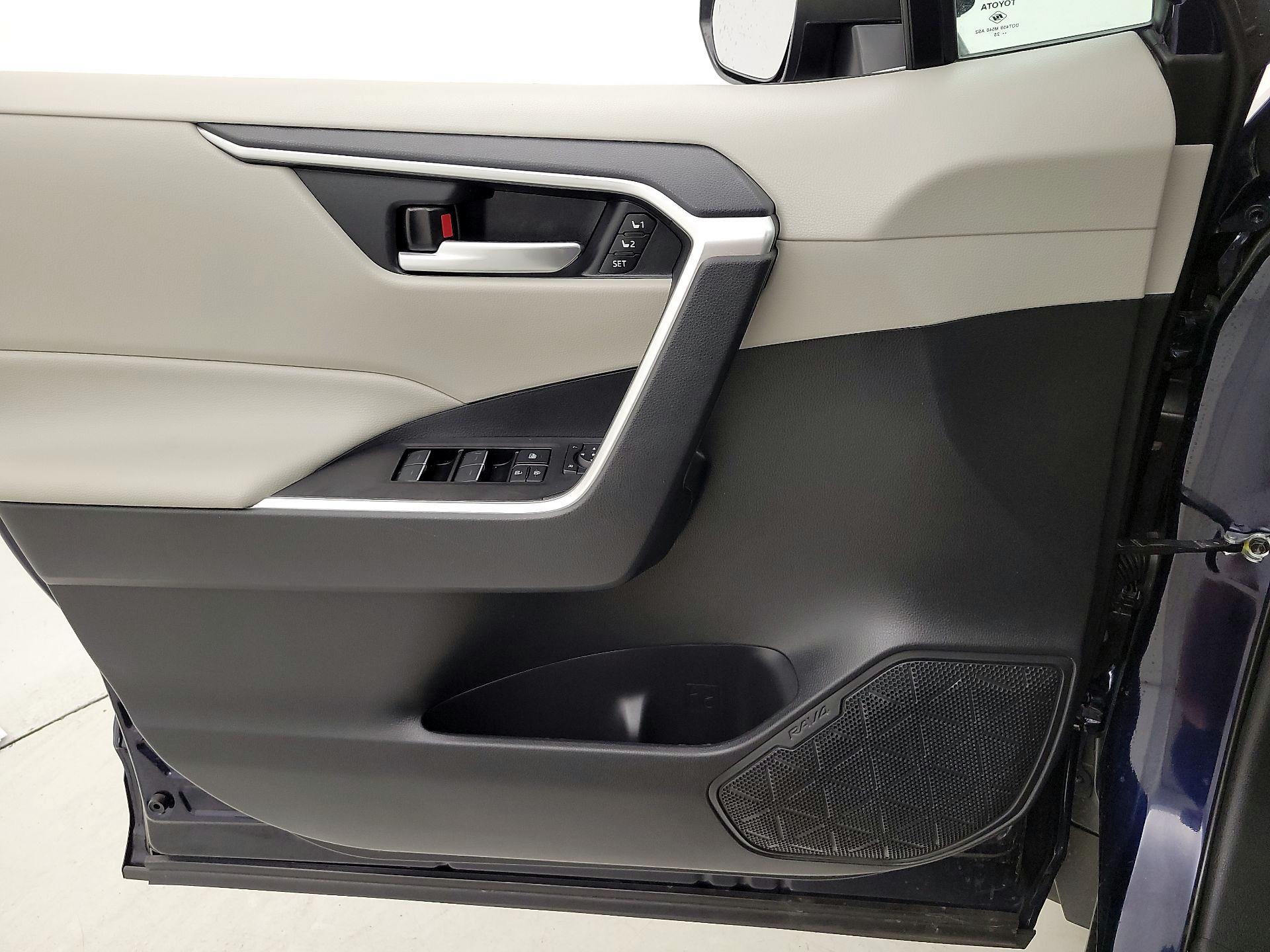 Thumbnail: 2025 Toyota RAV4 - 12