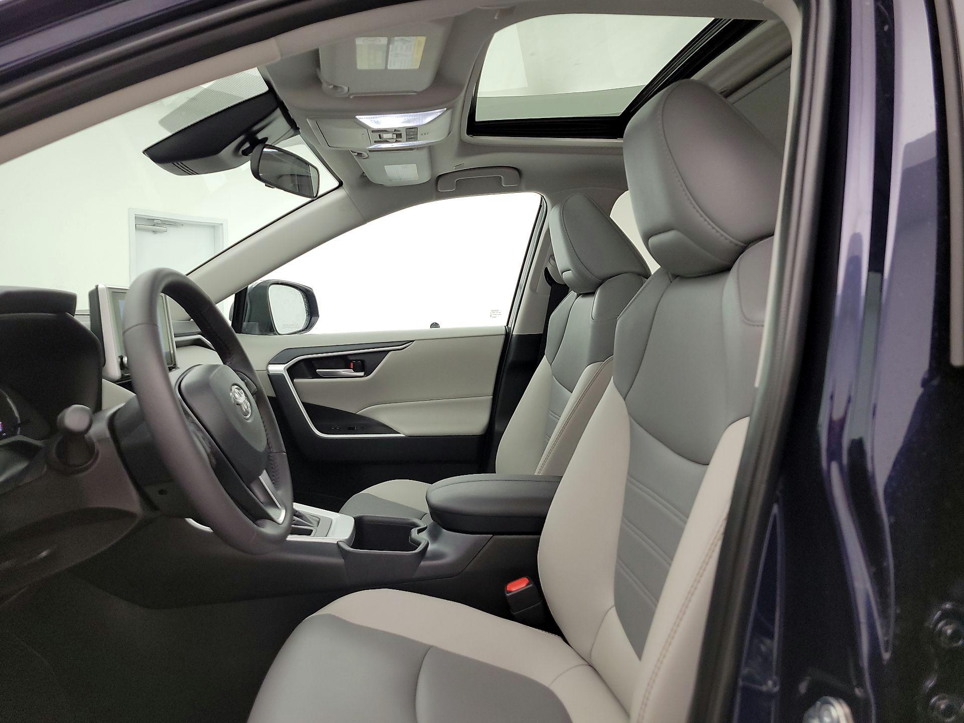 Thumbnail: 2025 Toyota RAV4 - 20