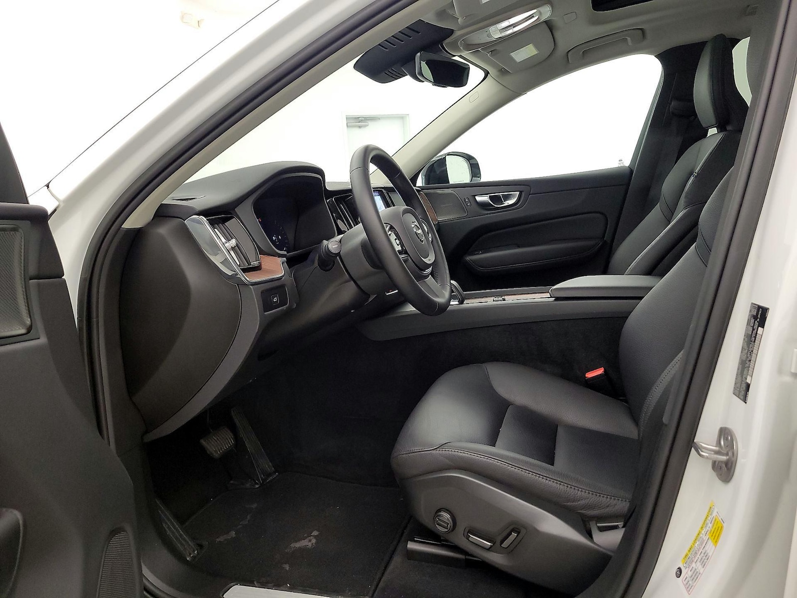 2023 Volvo XC60 Plus - Photo 12