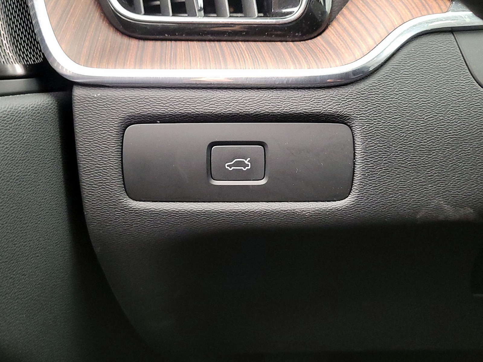 2023 Volvo XC60 Plus - Photo 14