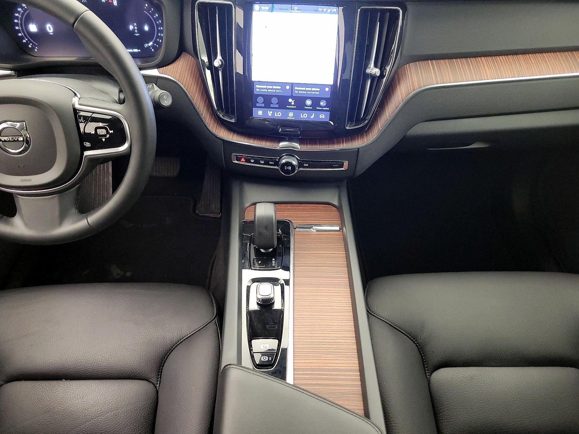 Thumbnail: 2023 Volvo XC60 - 18