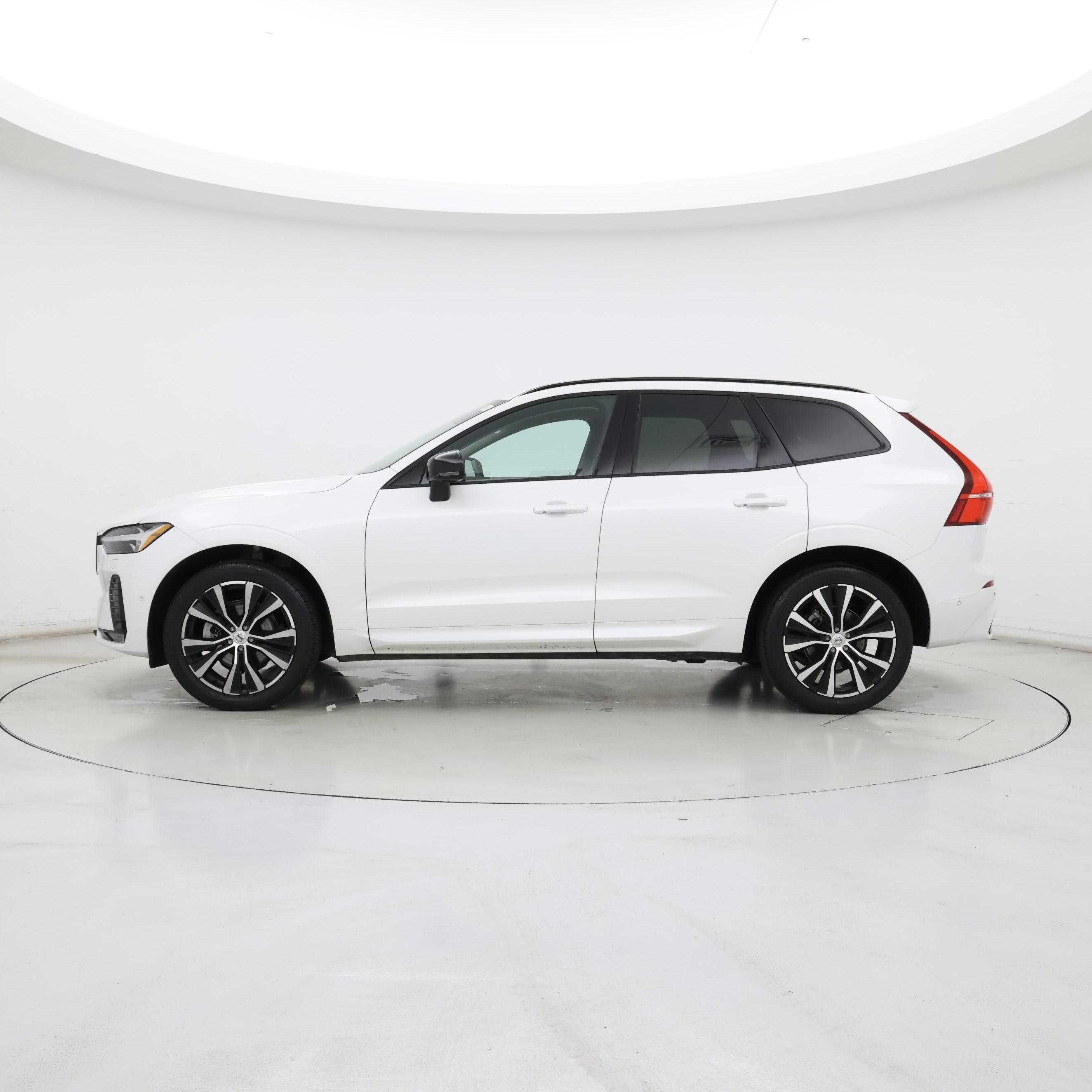 Thumbnail: 2023 Volvo XC60 - 3