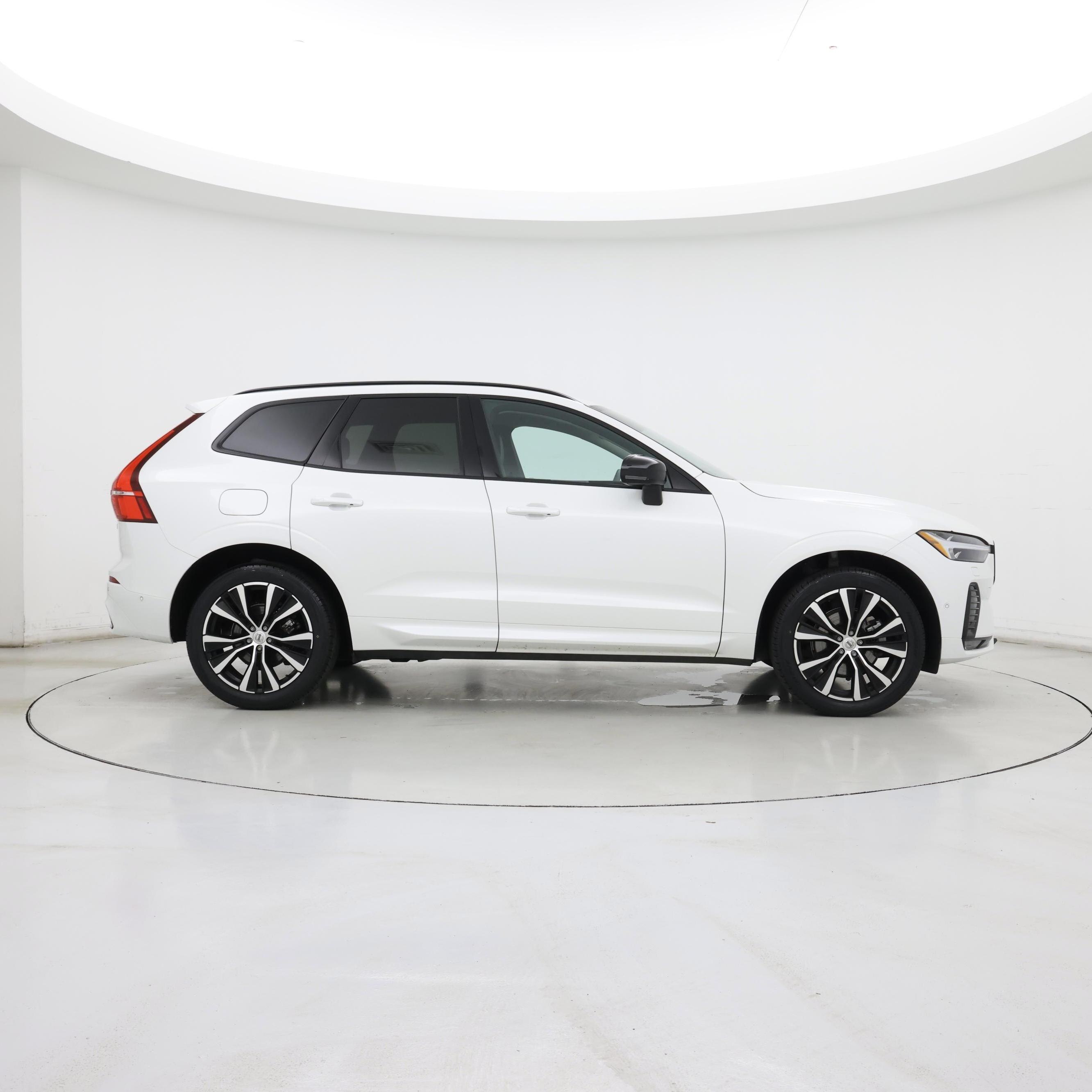 Thumbnail: 2023 Volvo XC60 - 7