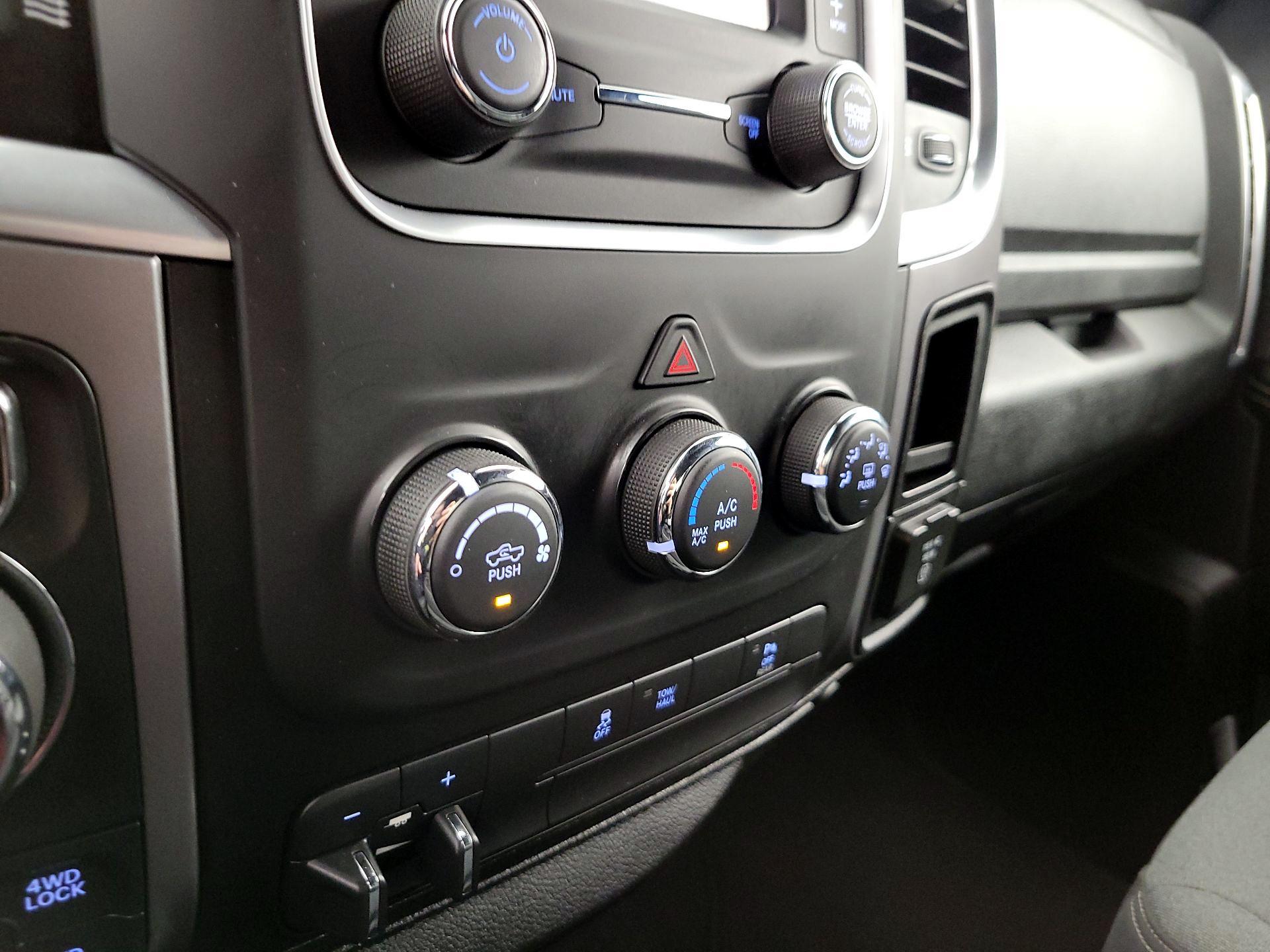 Thumbnail: 2022 RAM 1500 Classic - 16