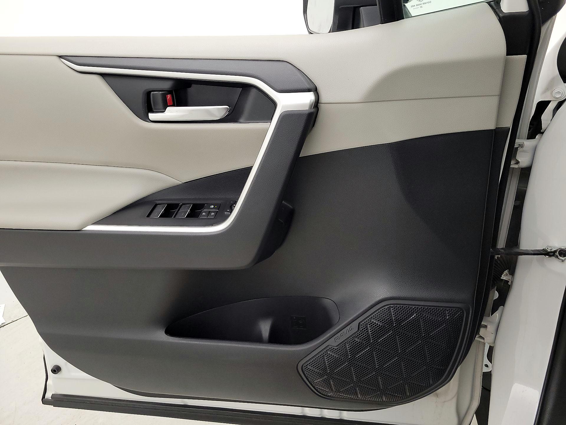 Thumbnail: 2022 Toyota RAV4 - 12