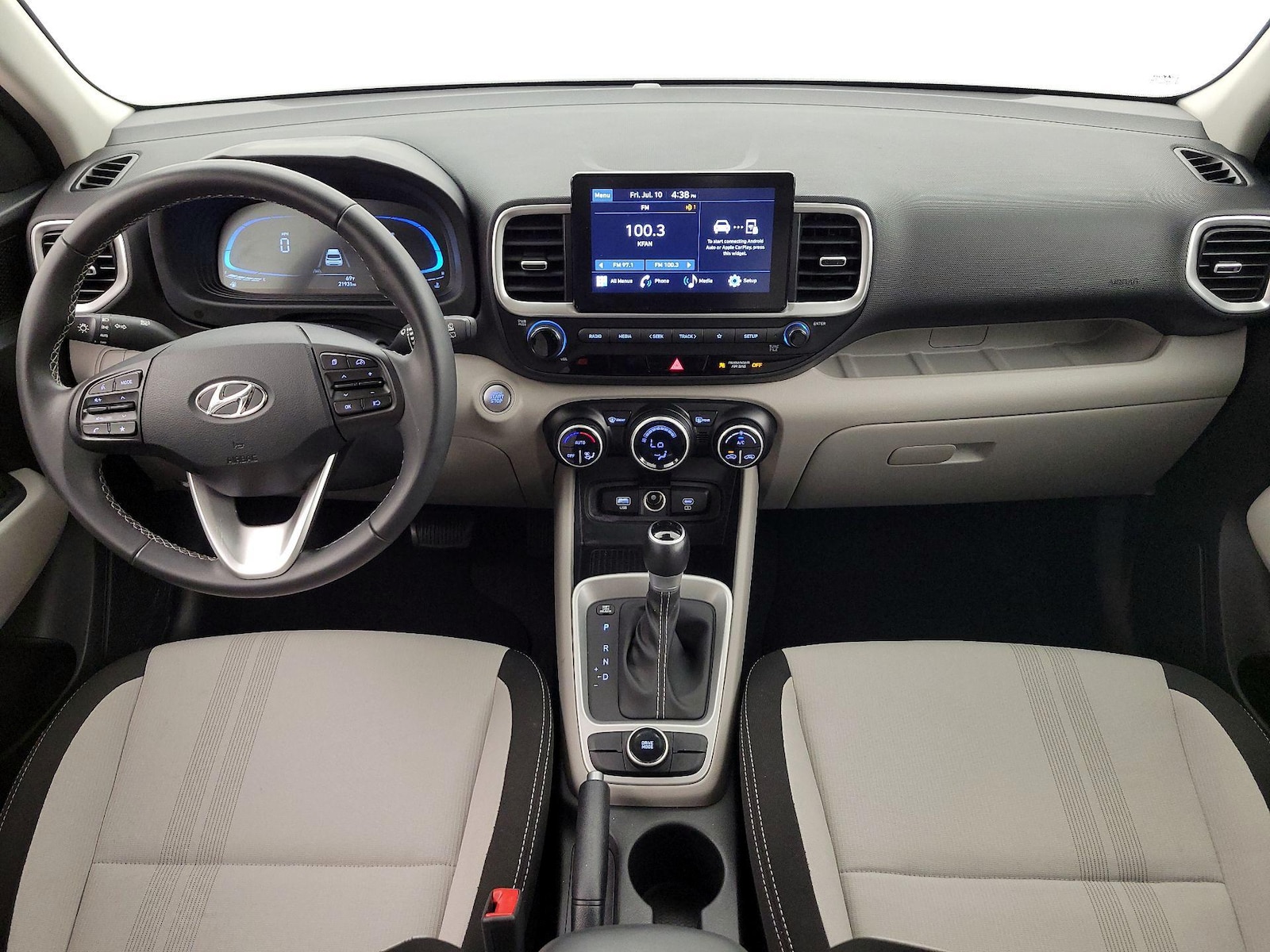 2025 Hyundai Venue SEL - Photo 10
