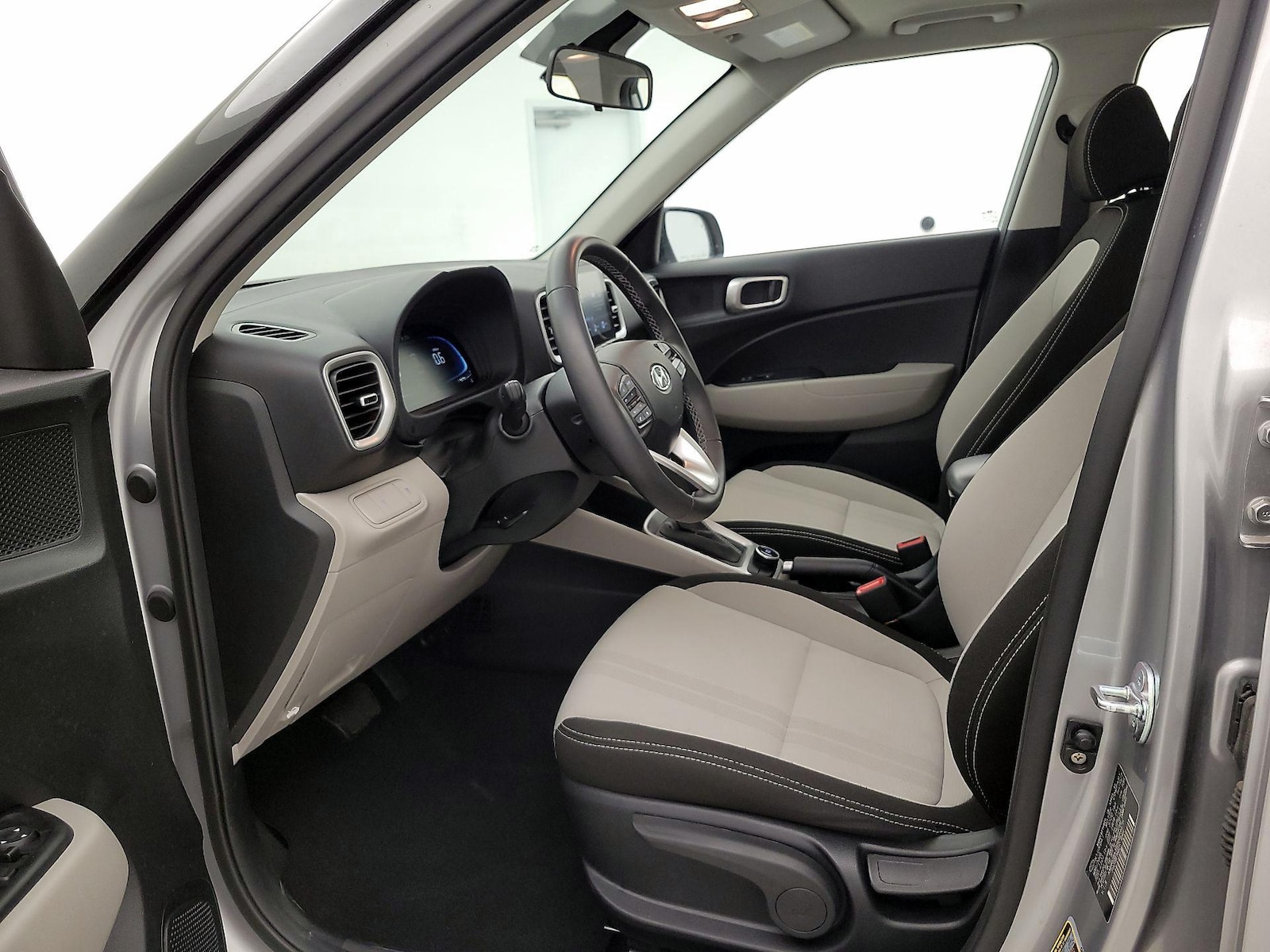 2025 Hyundai Venue SEL - Photo 12