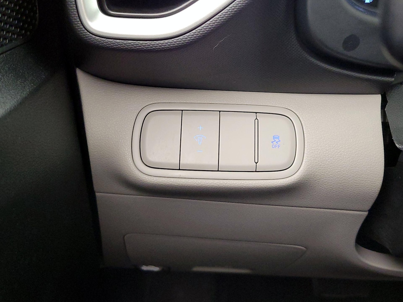 2025 Hyundai Venue SEL - Photo 14