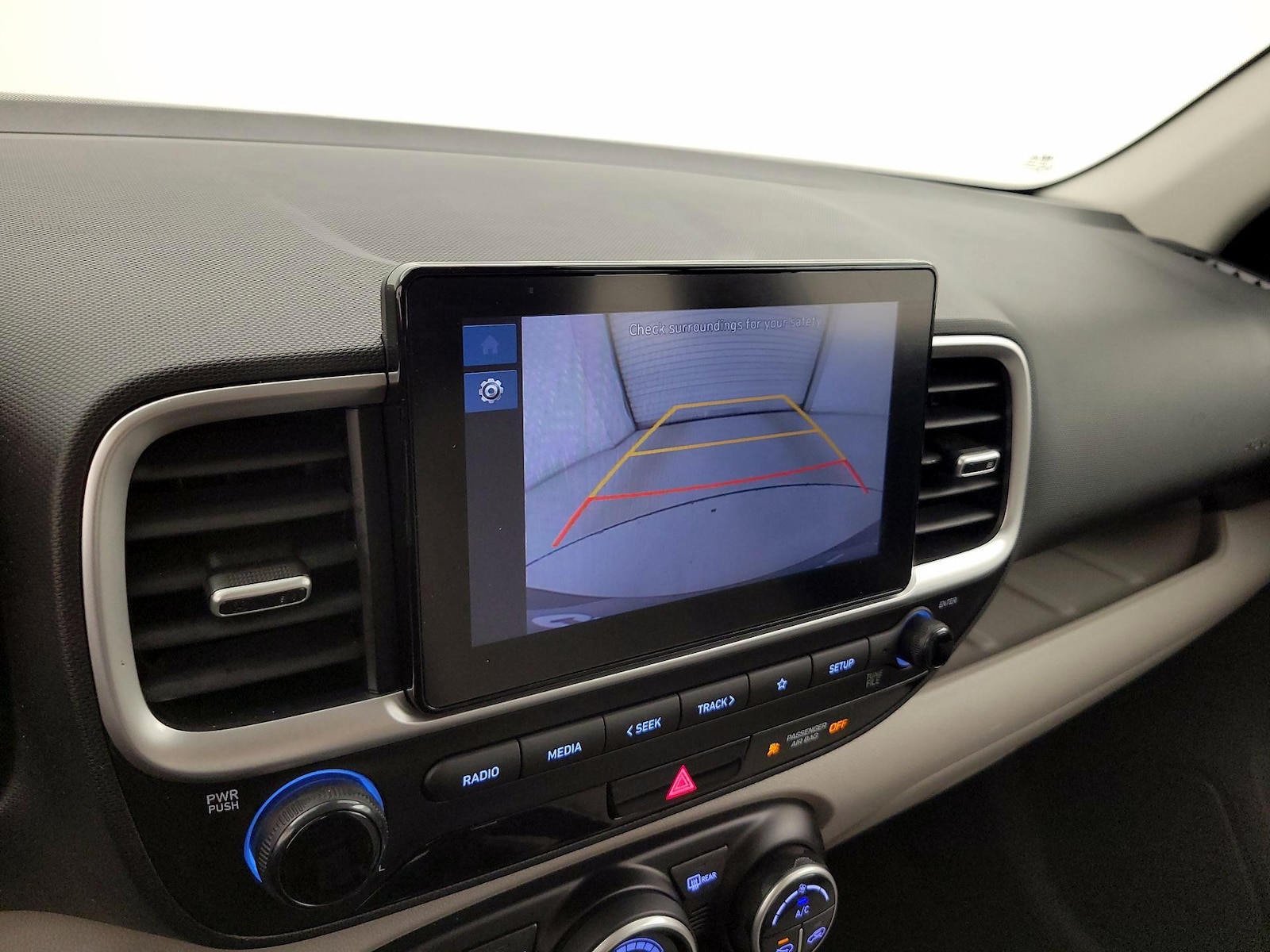 2025 Hyundai Venue SEL - Photo 15