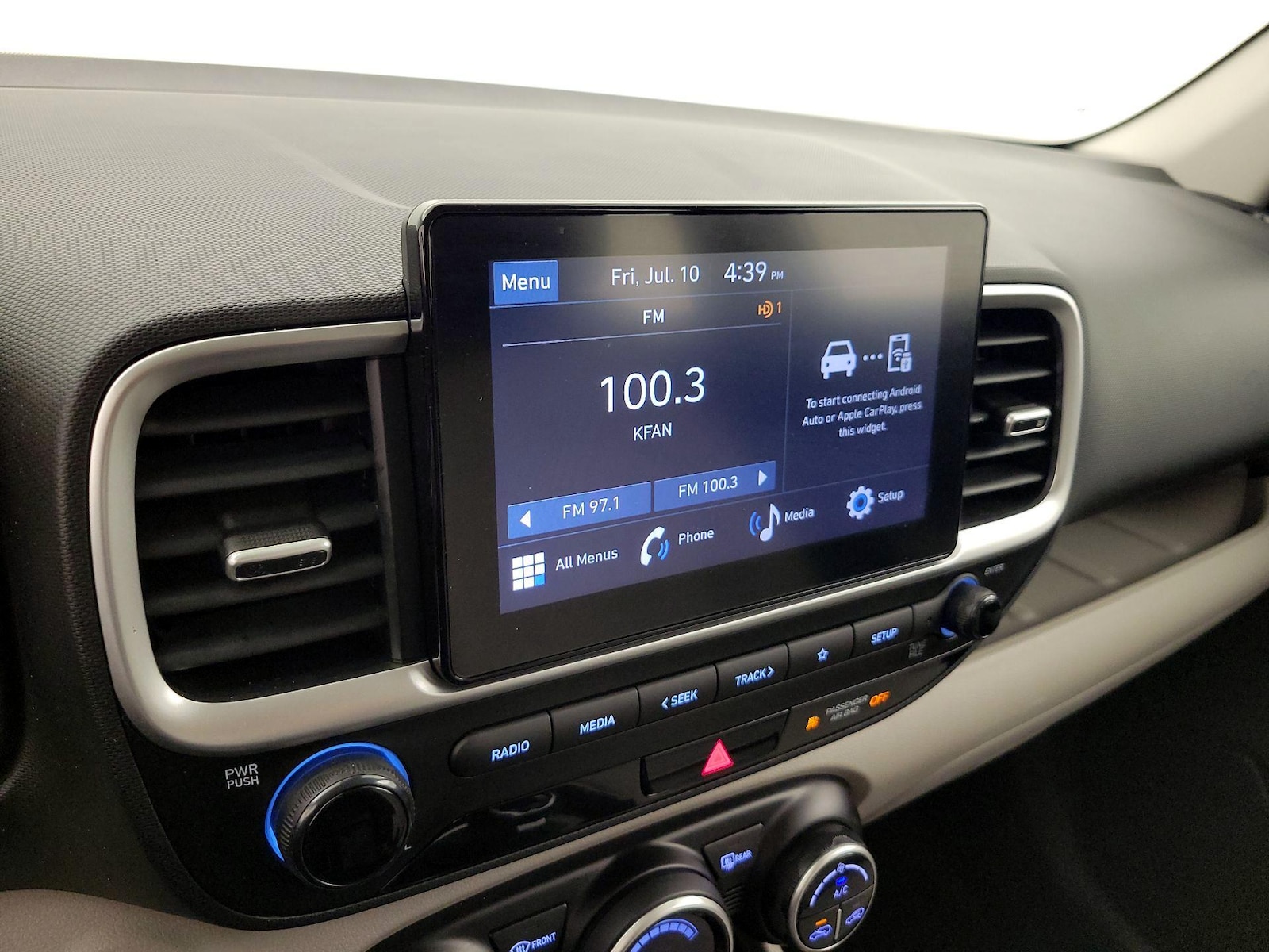 2025 Hyundai Venue SEL - Photo 16