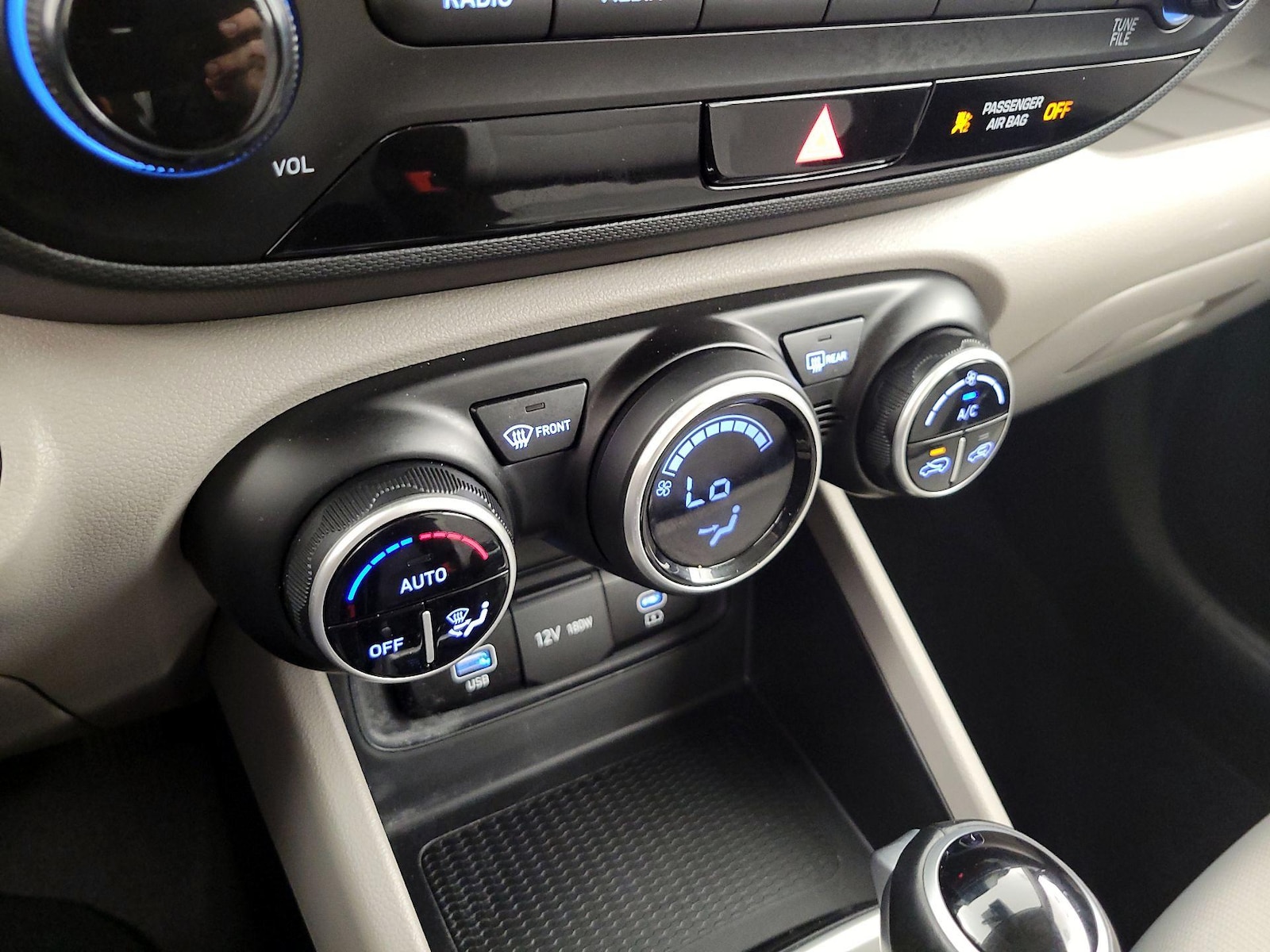 2025 Hyundai Venue SEL - Photo 17