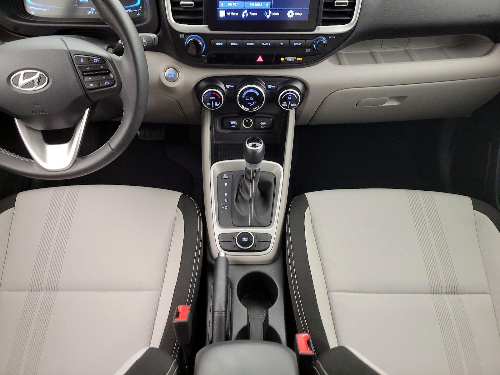 2025 Hyundai Venue SEL - Photo 18