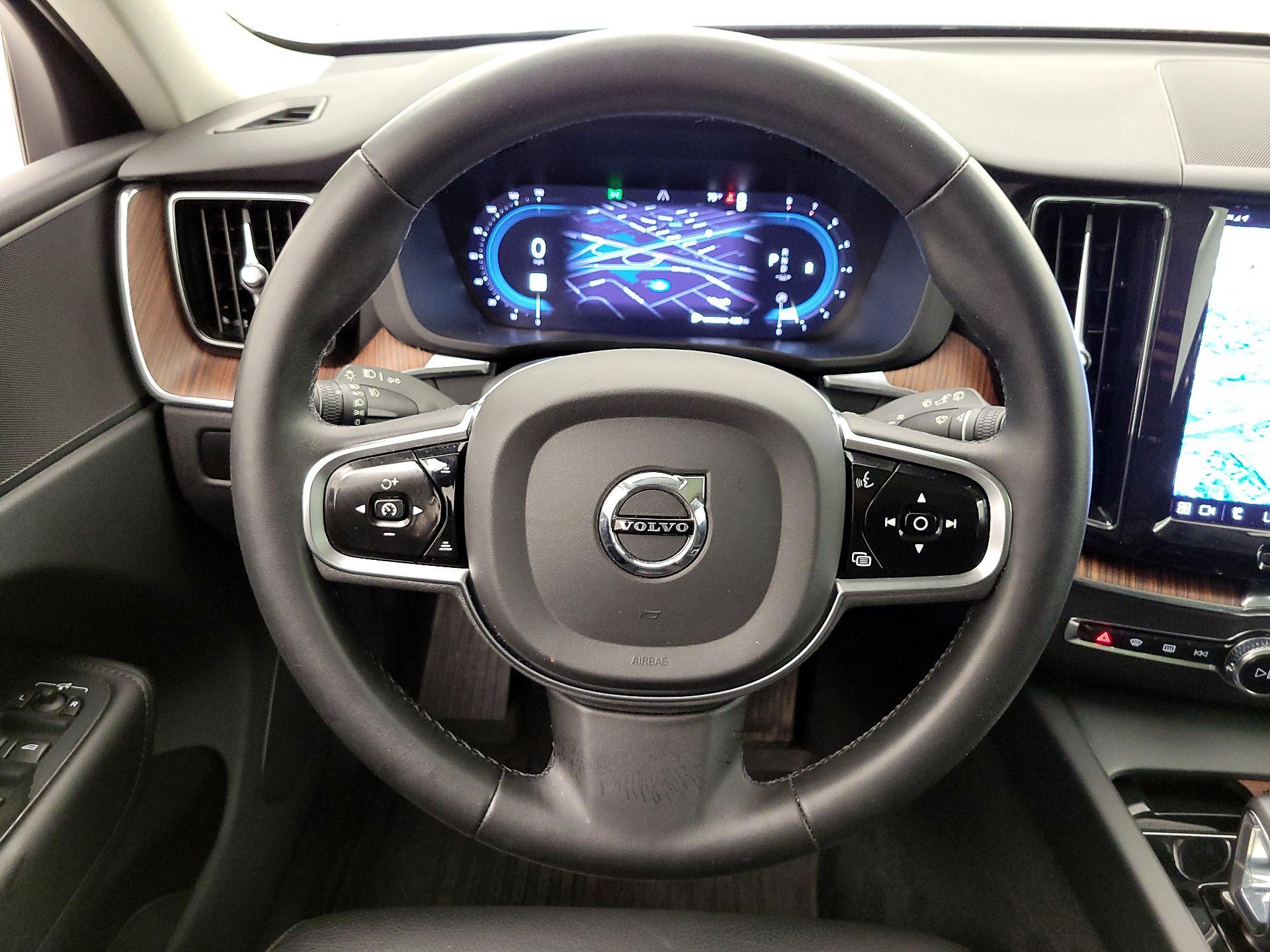 Thumbnail: 2023 Volvo XC60 - 10