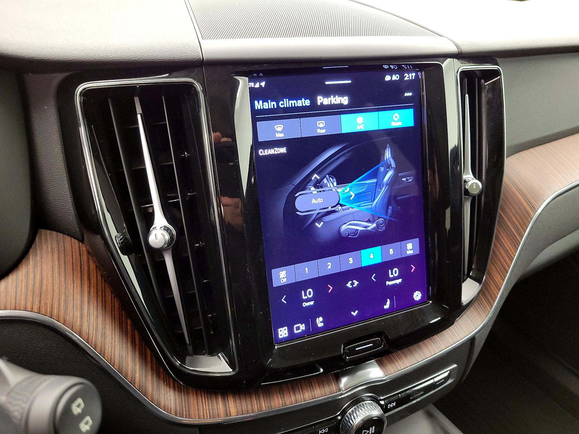 Thumbnail: 2023 Volvo XC60 - 17