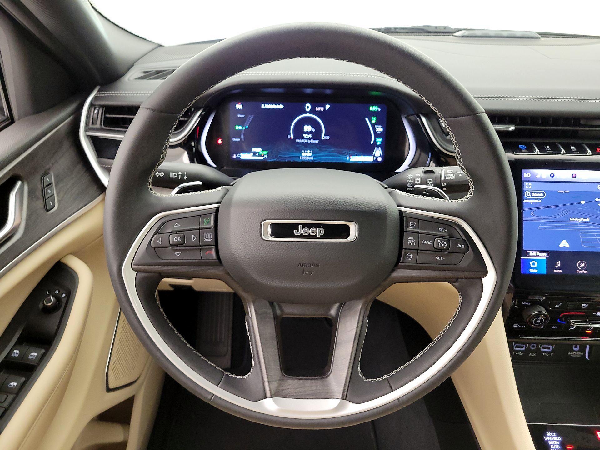 Thumbnail: 2022 Jeep Grand Cherokee - 10