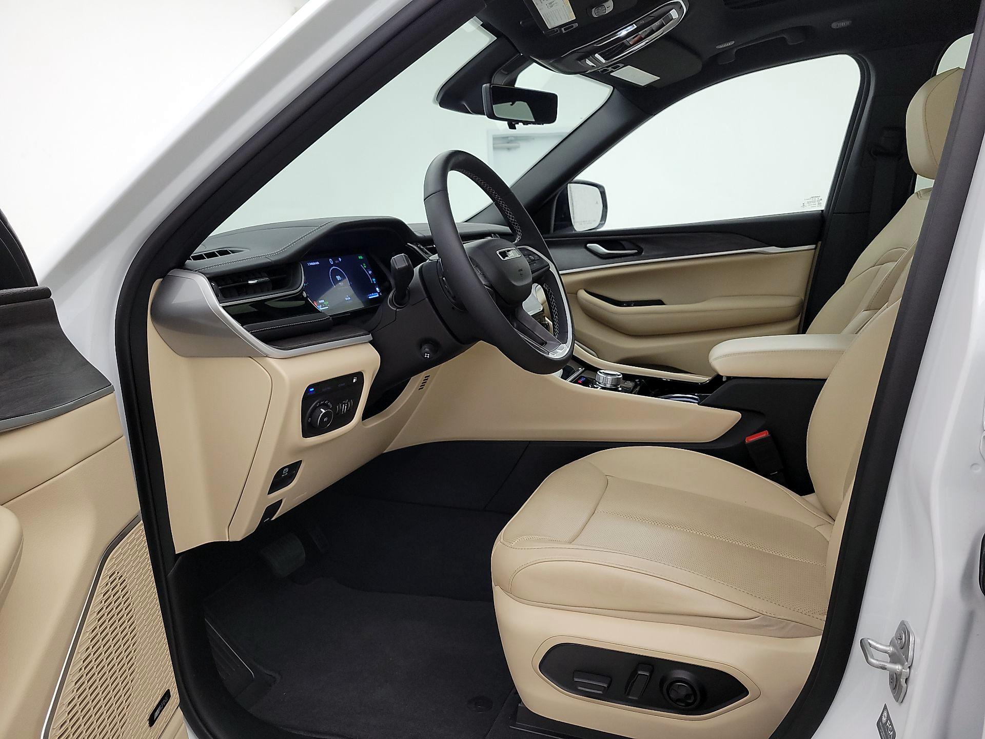 Thumbnail: 2022 Jeep Grand Cherokee - 11